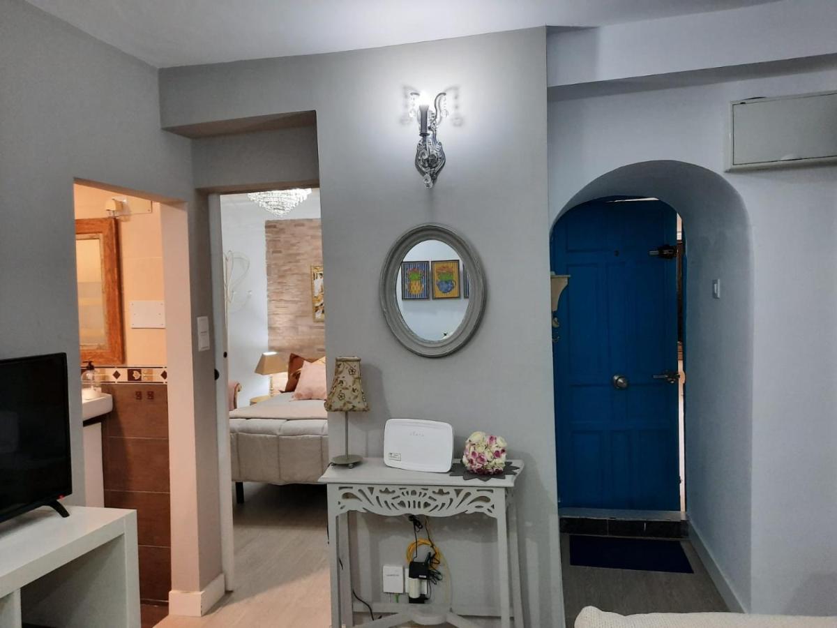 La puerta azul en el corazón de Cádiz photo 2