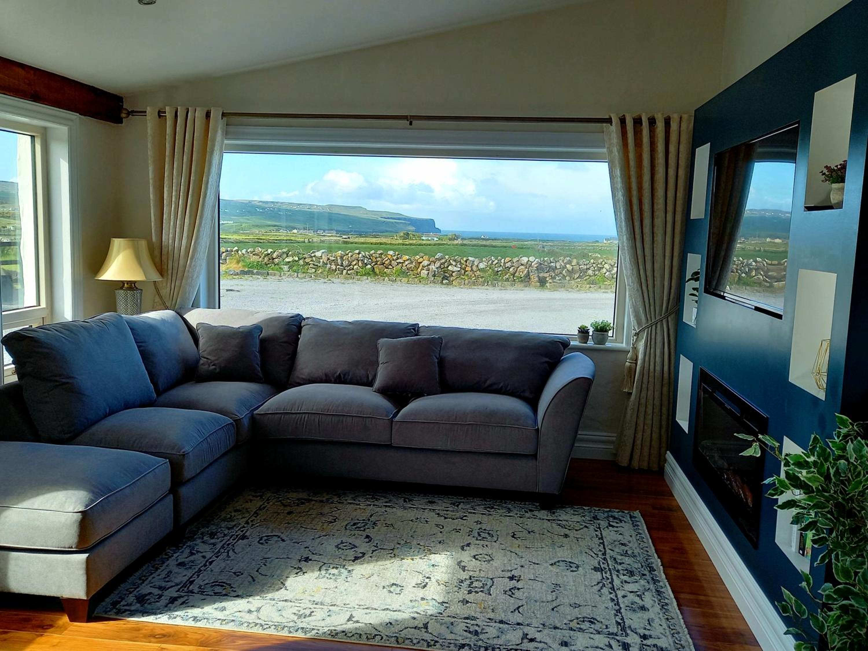 Cliffs View Self Catering @ Limestone Lodge view 3