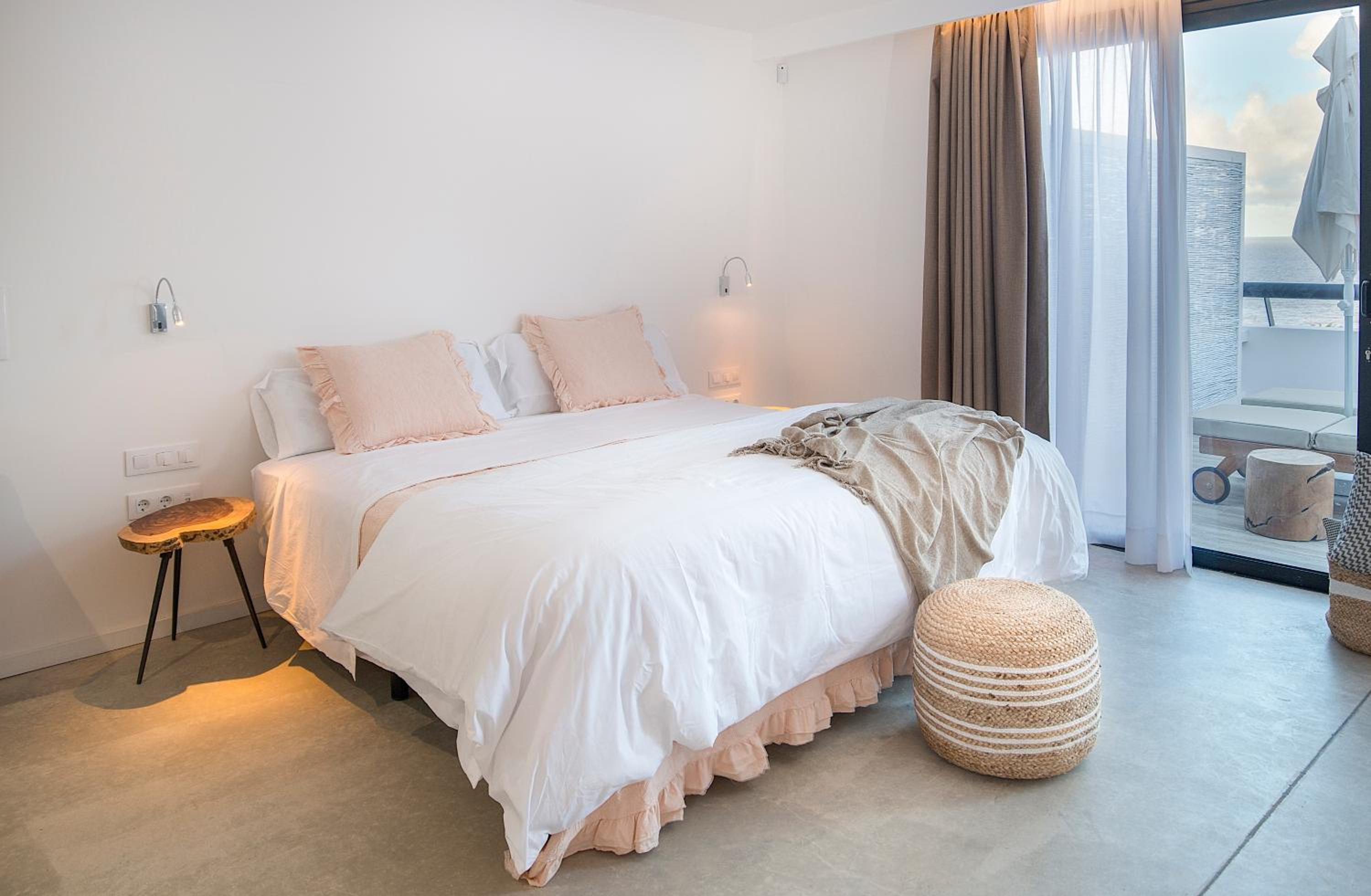 Ocean Suite with heated pool by SunHousesCanarias
