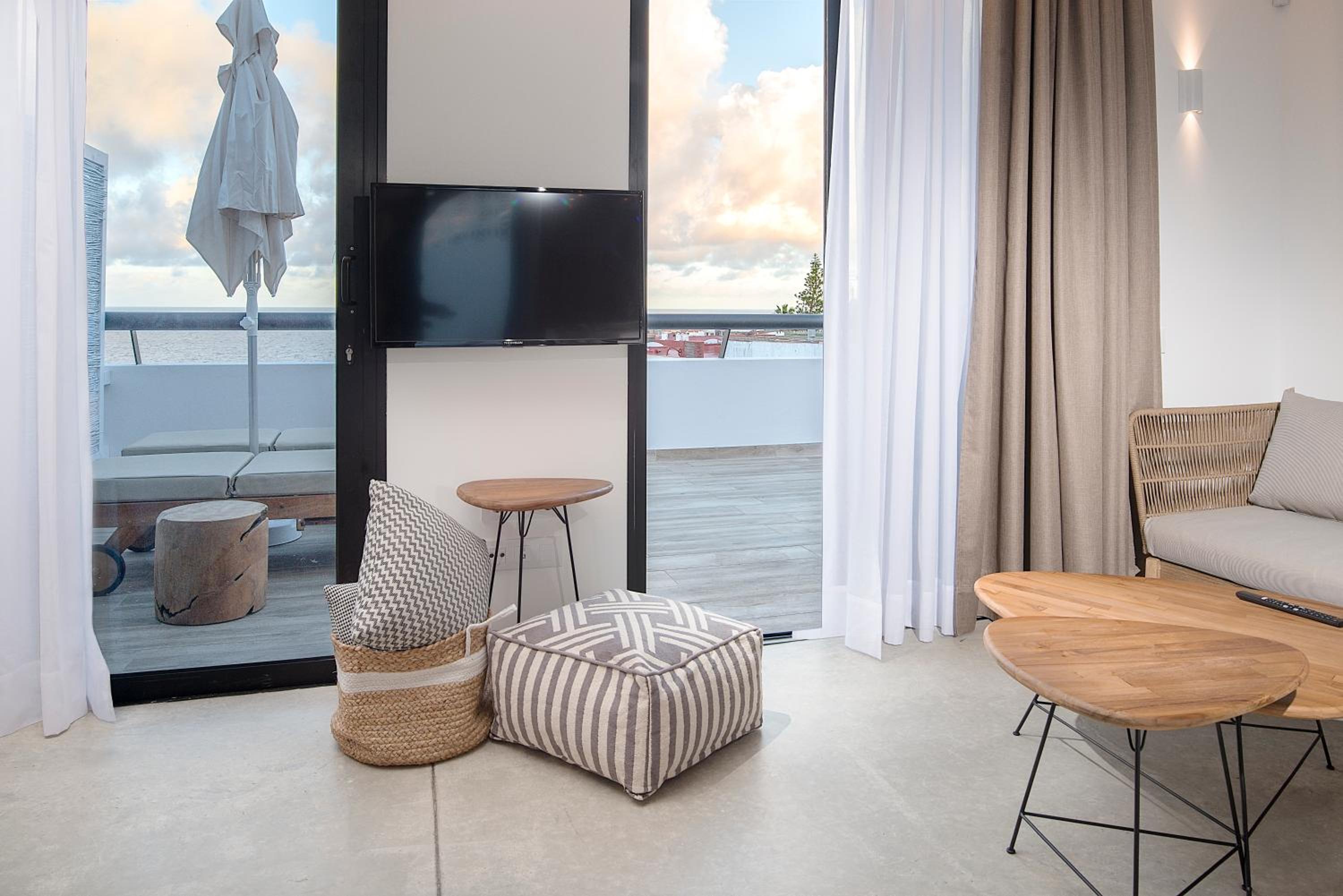 Ocean Suite with heated pool by SunHousesCanarias