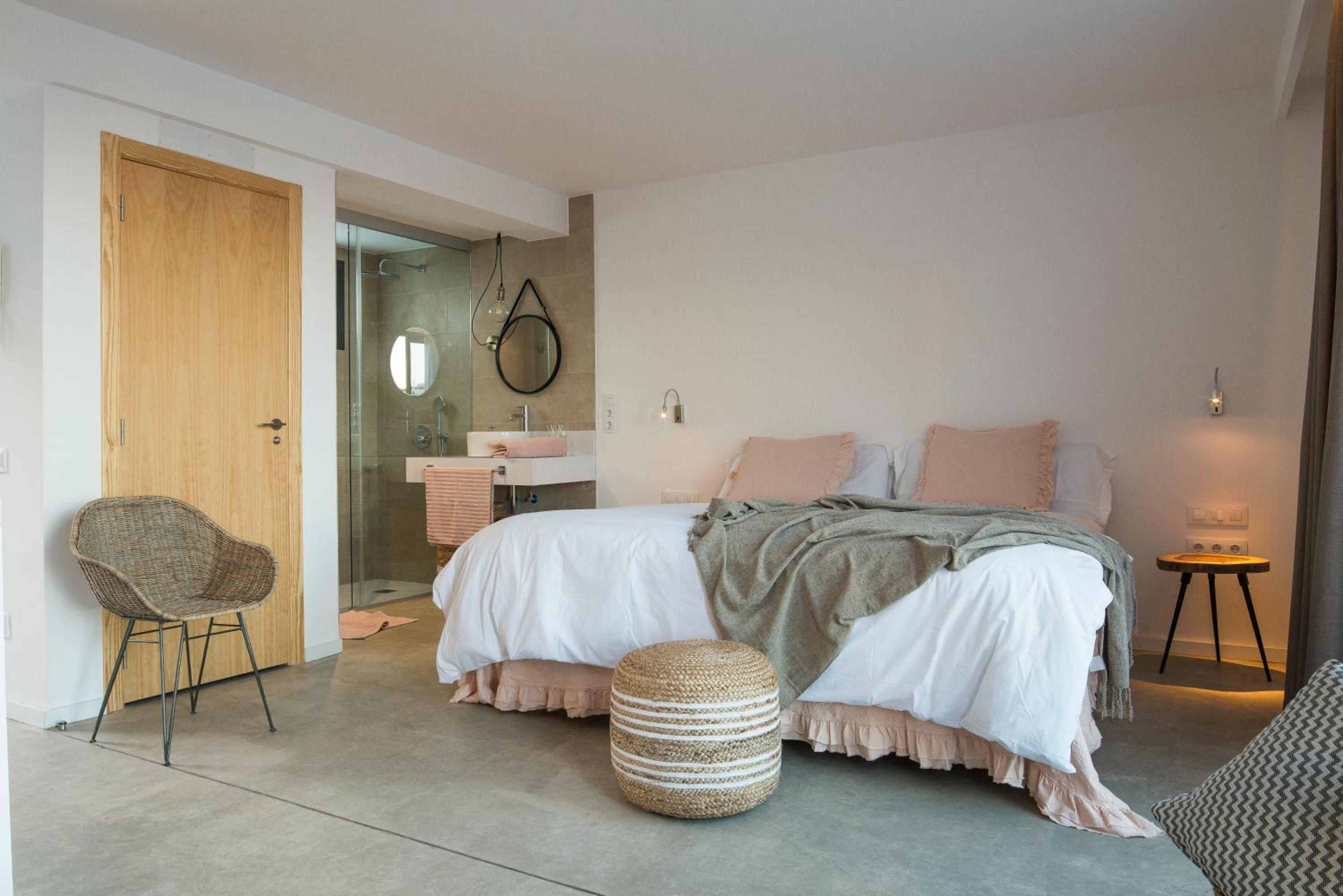 Ocean Suite with heated pool by SunHousesCanarias
