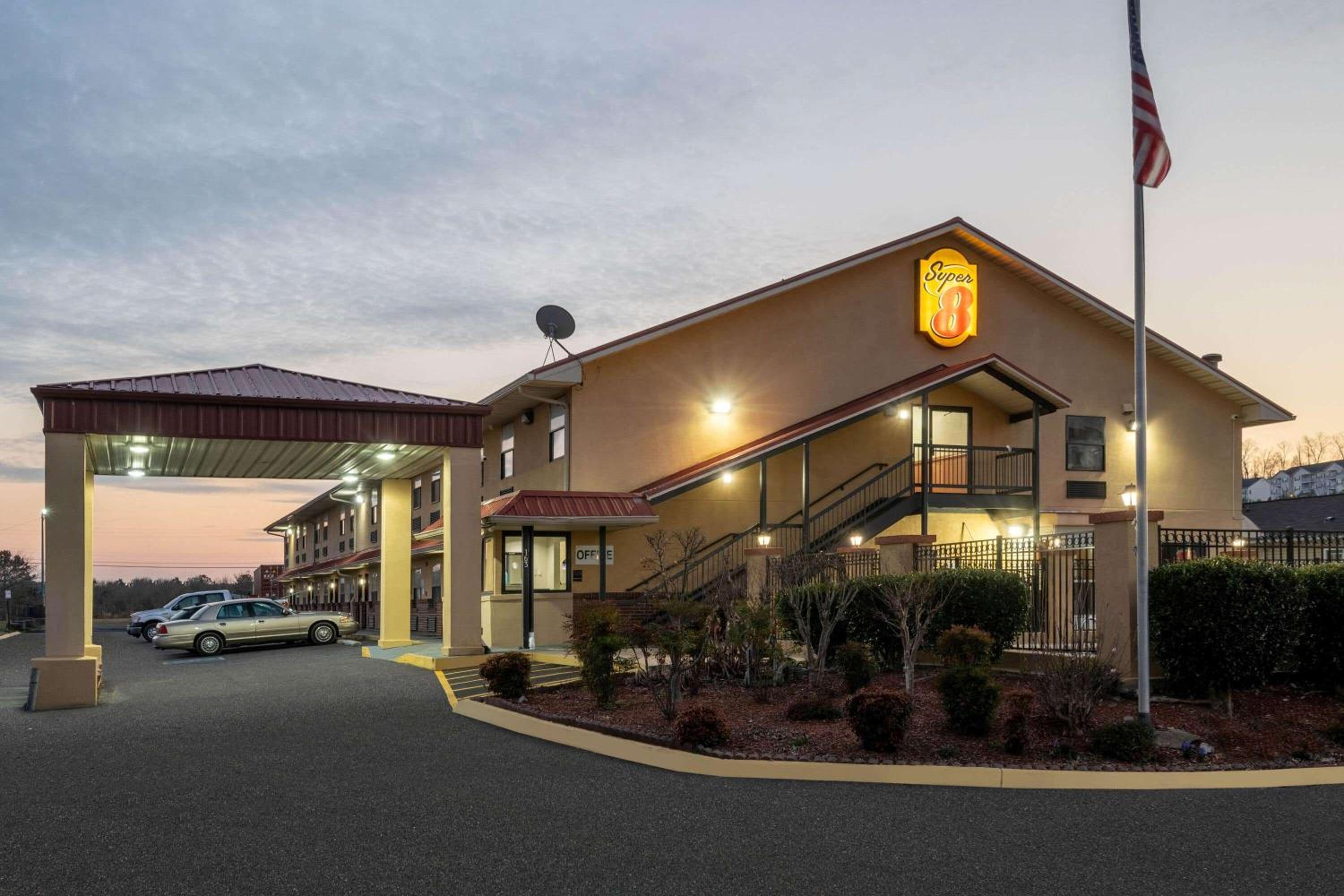 Super 8 by Wyndham Cleveland view 2