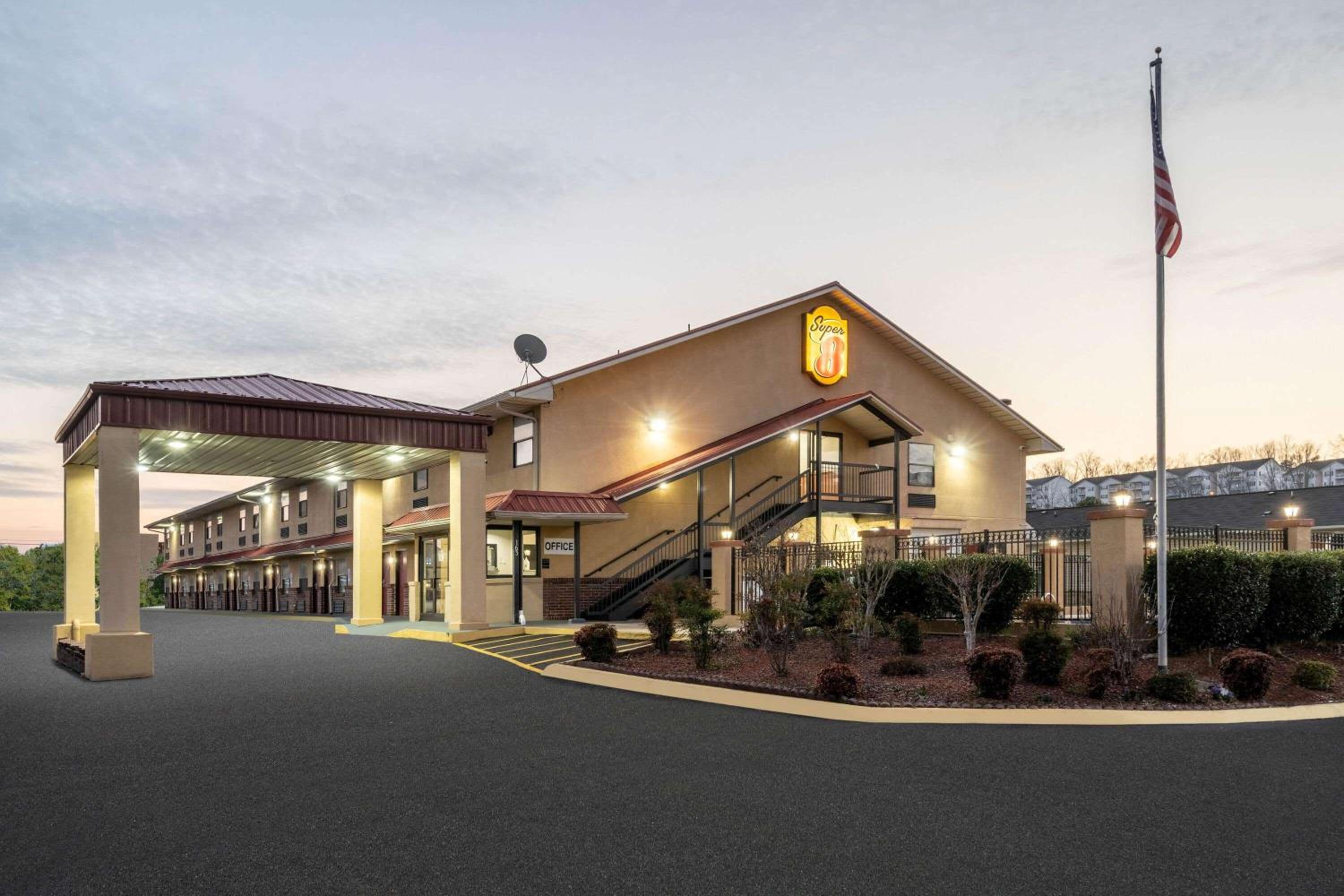 Super 8 by Wyndham Cleveland view 3