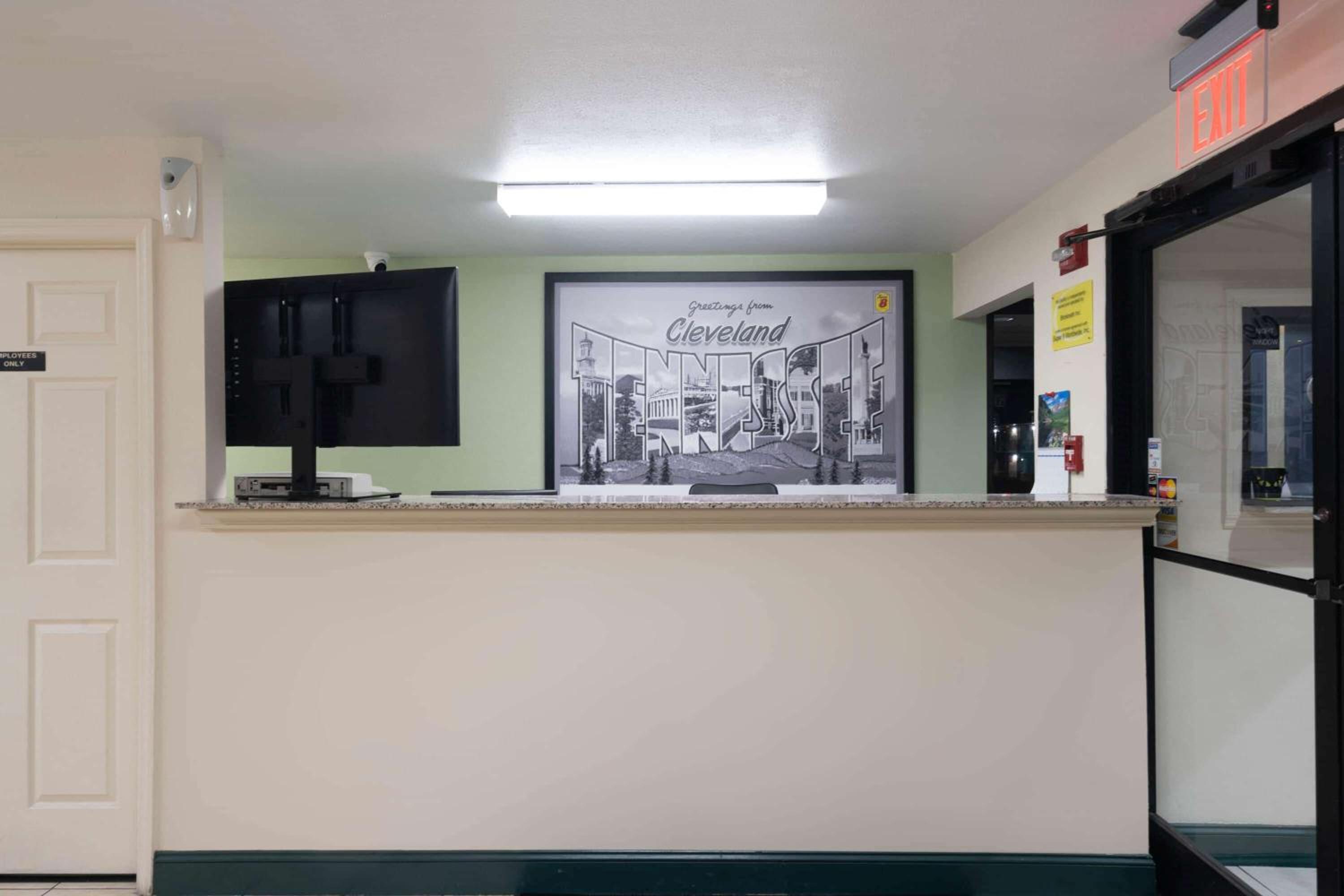 Super 8 by Wyndham Cleveland view 5