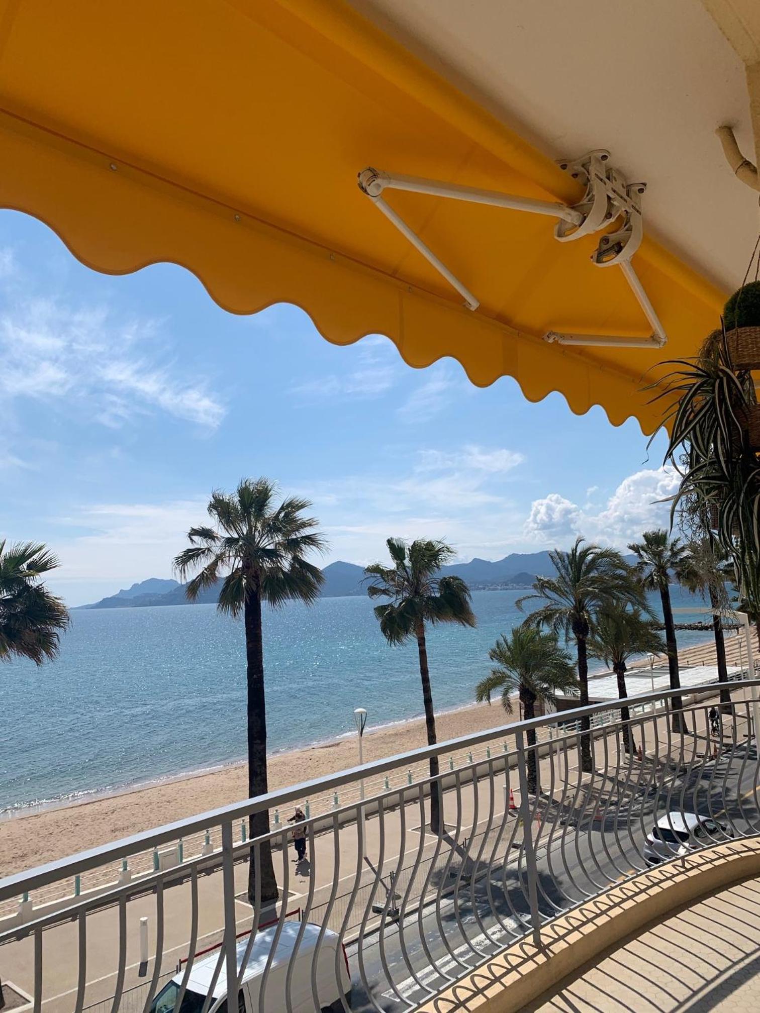 Beautiful 3 bedroom. Direct sea view. 401 photo 3