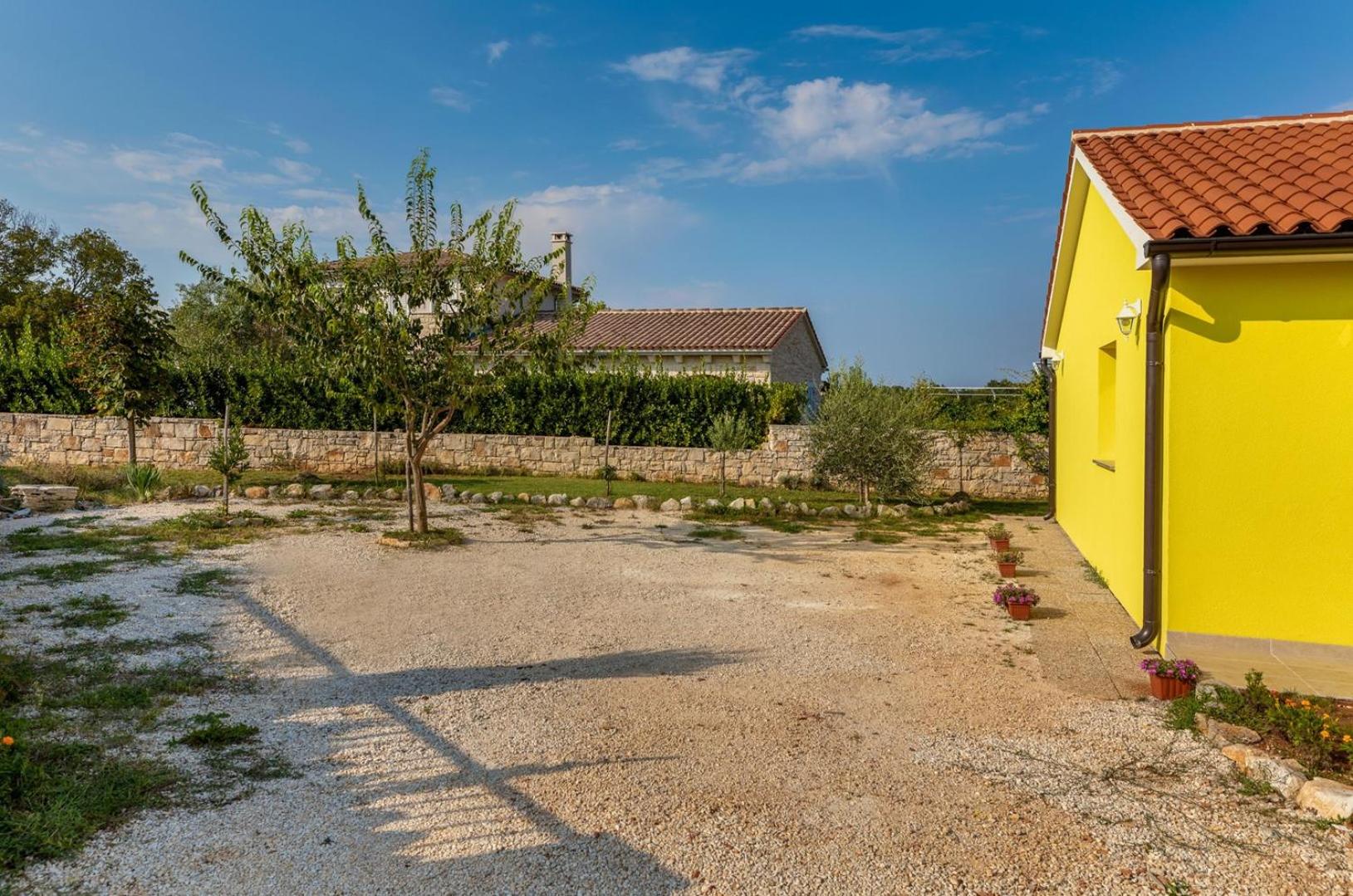 Delightful villa with pool for 6 persons view 3
