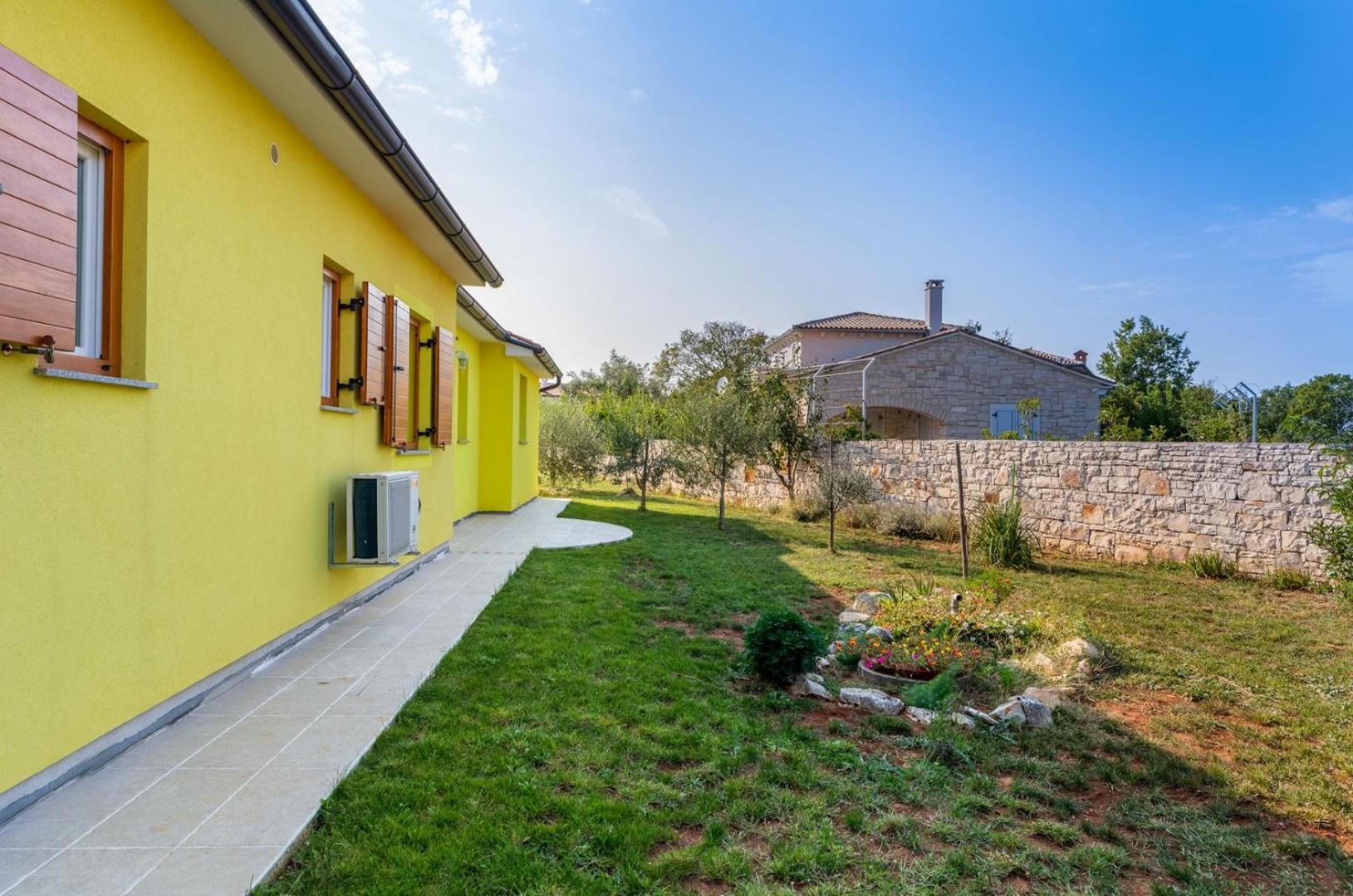 Delightful villa with pool for 6 persons view 4