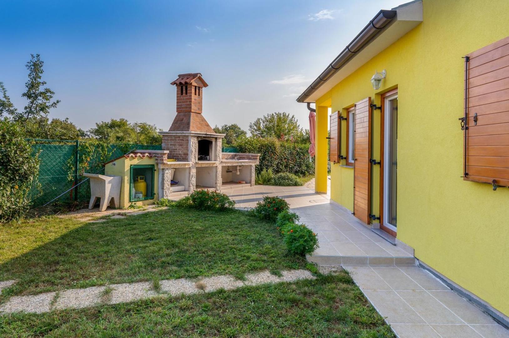 Delightful villa with pool for 6 persons view 5