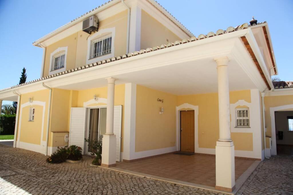 Hotel Vila G, Mira Luz - Image 1