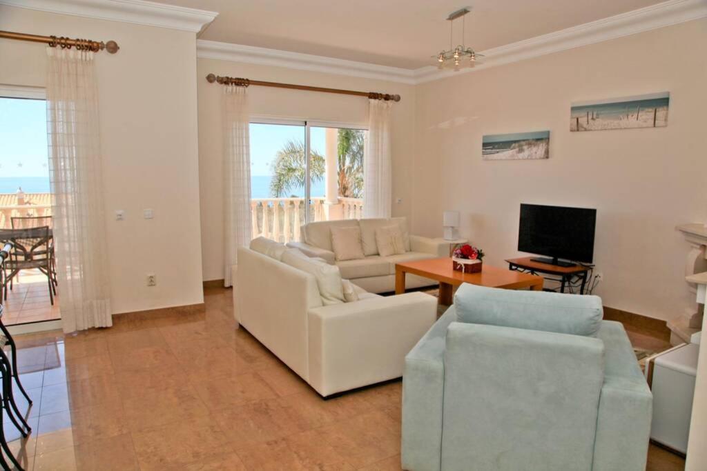 Vila G, Mira Luz