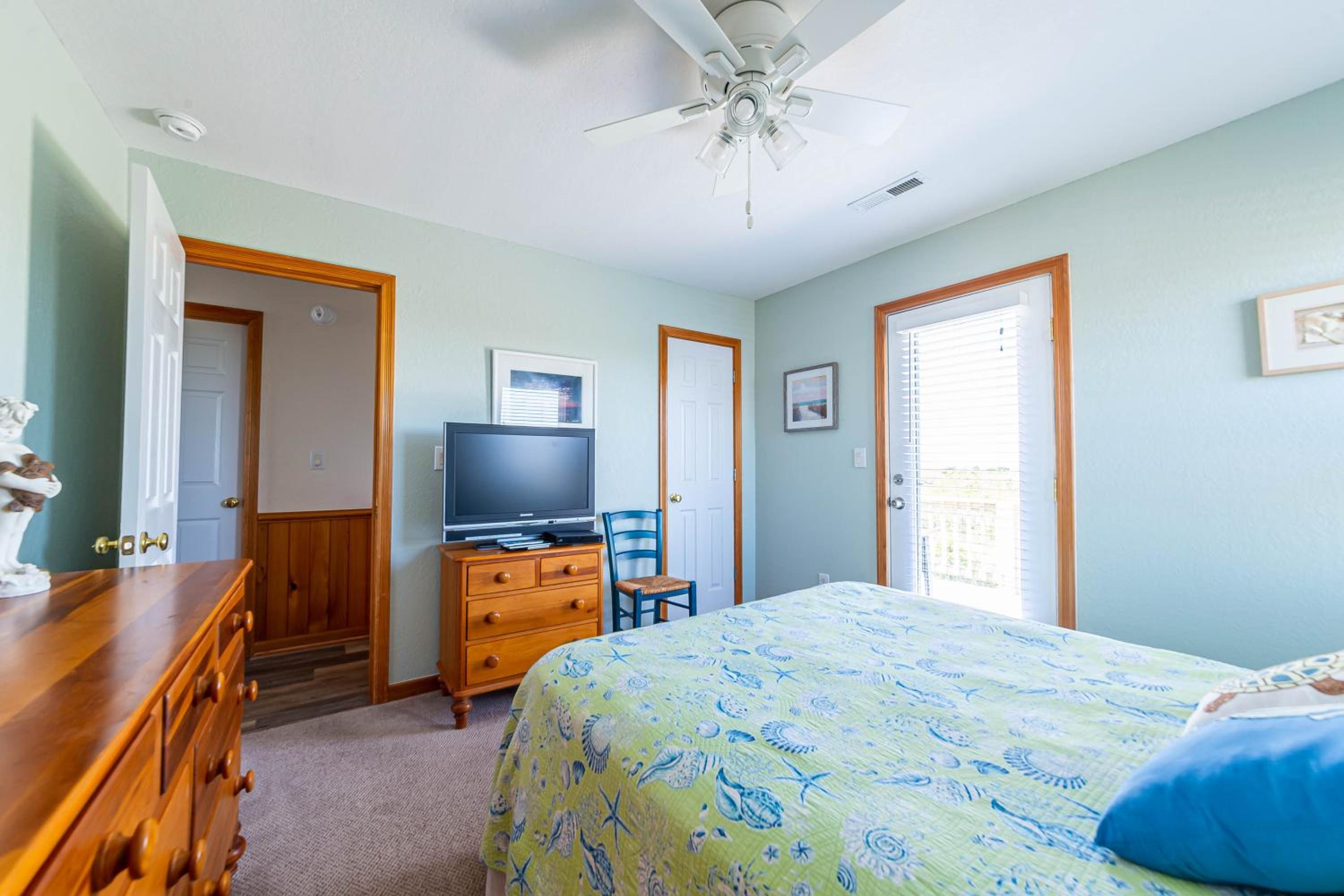 Mystic Memories - S Nags Head MP 19, Ocean View, Beach 80 Yds, Pool, Hot Tub, Close to Pier
