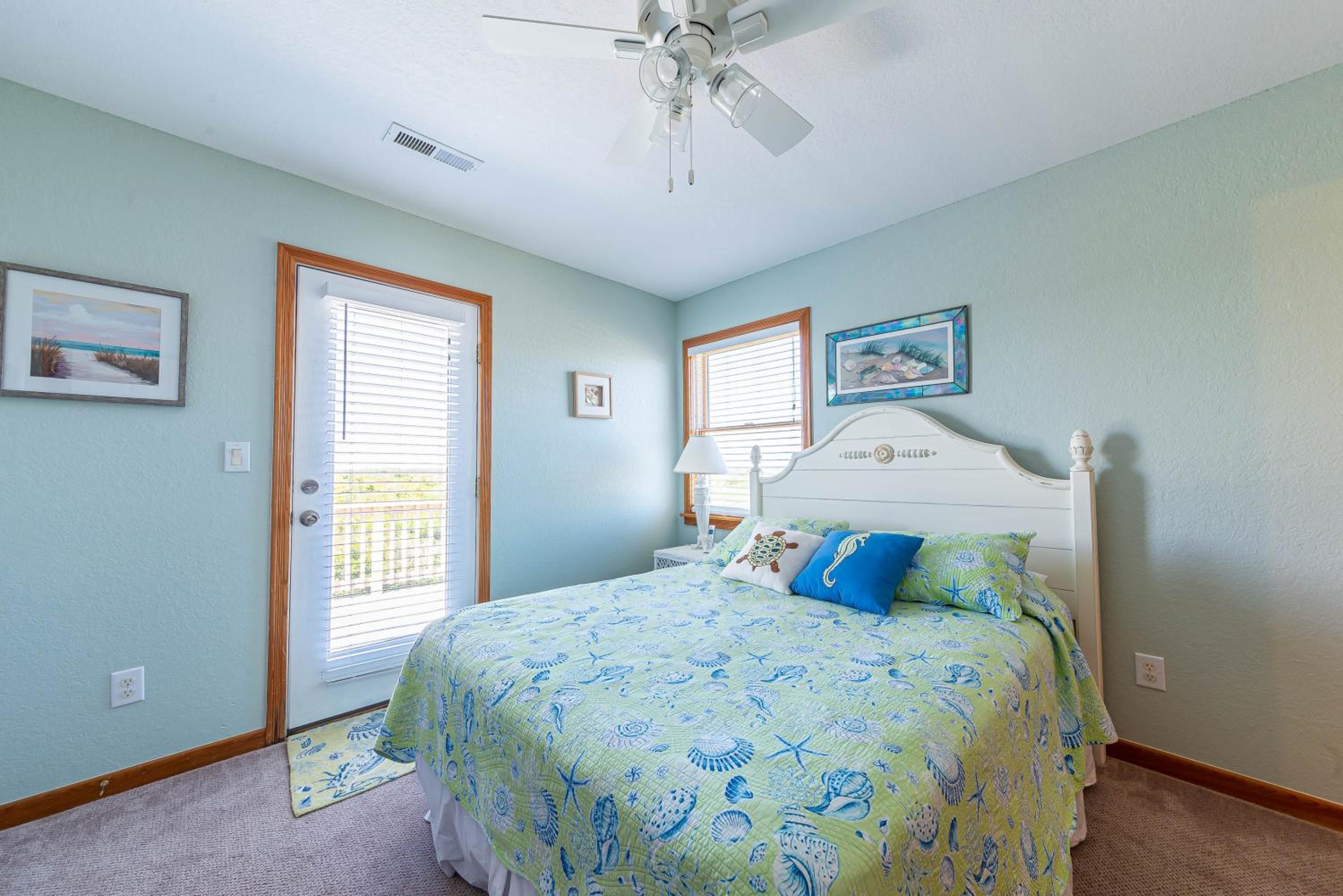 Mystic Memories - S Nags Head MP 19, Ocean View, Beach 80 Yds, Pool, Hot Tub, Close to Pier