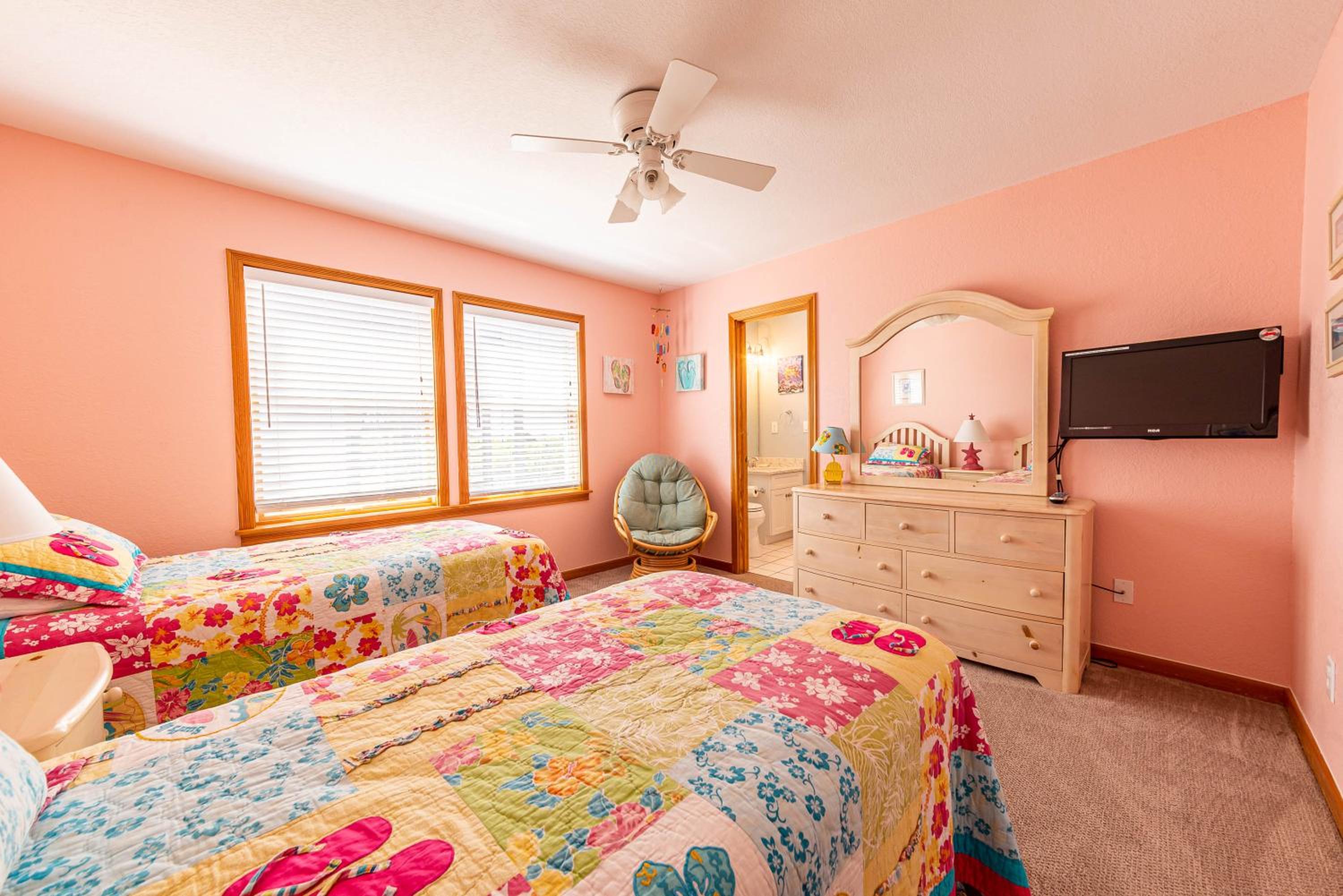 Mystic Memories - S Nags Head MP 19, Ocean View, Beach 80 Yds, Pool, Hot Tub, Close to Pier