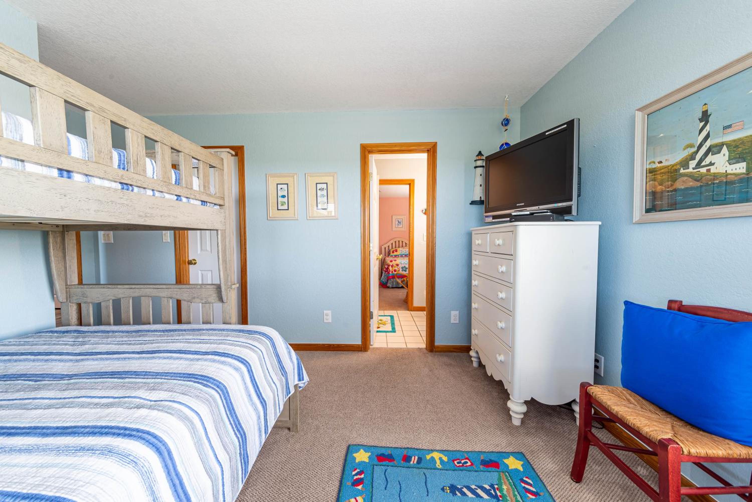 Mystic Memories - S Nags Head MP 19, Ocean View, Beach 80 Yds, Pool, Hot Tub, Close to Pier