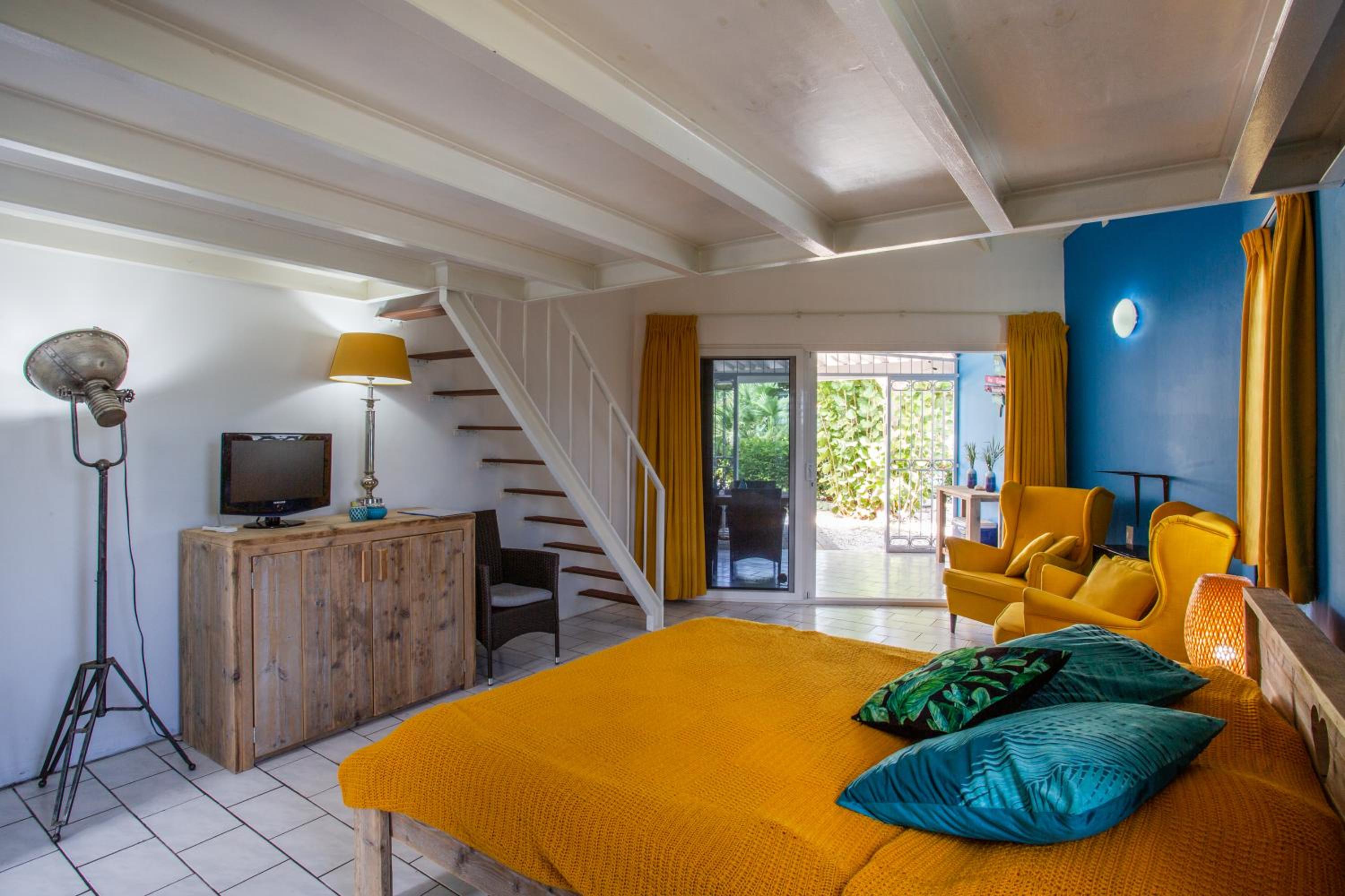 Studio at the pool in tropical Resort Seru Coral with privacy and large pool