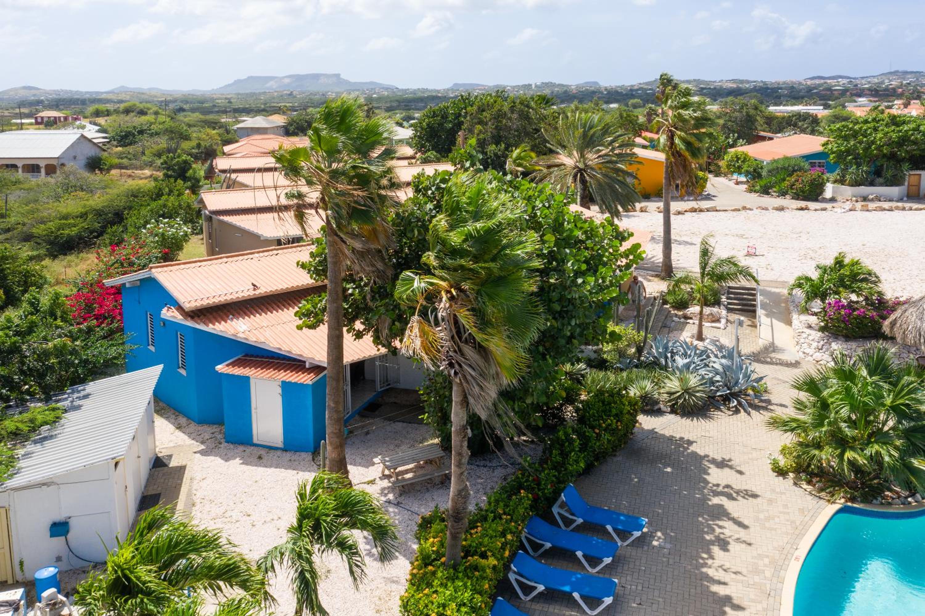 Studio at the pool in tropical Resort Seru Coral with privacy and large pool
