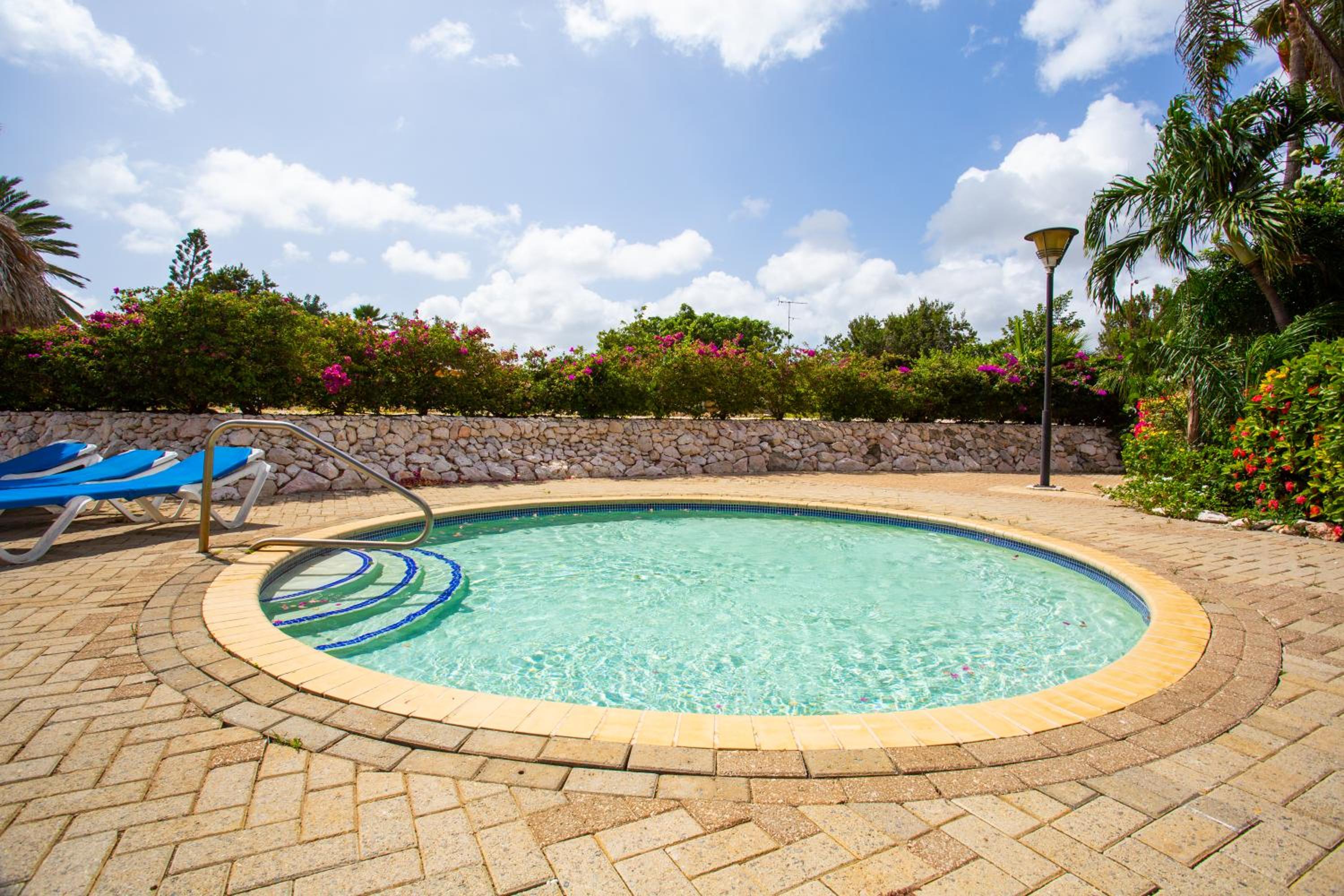 Studio at the pool in tropical Resort Seru Coral with privacy and large pool