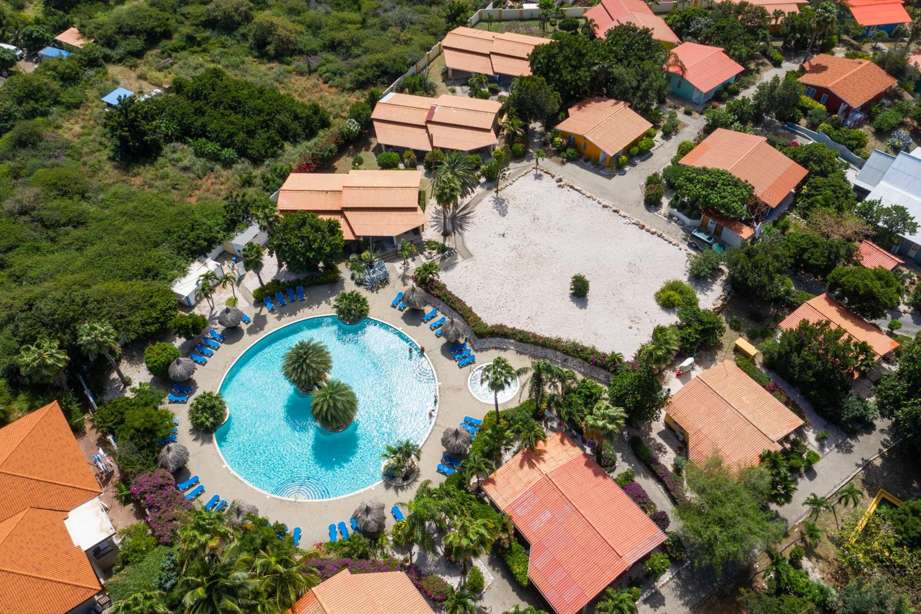 Studio at the pool in tropical Resort Seru Coral with privacy and large pool