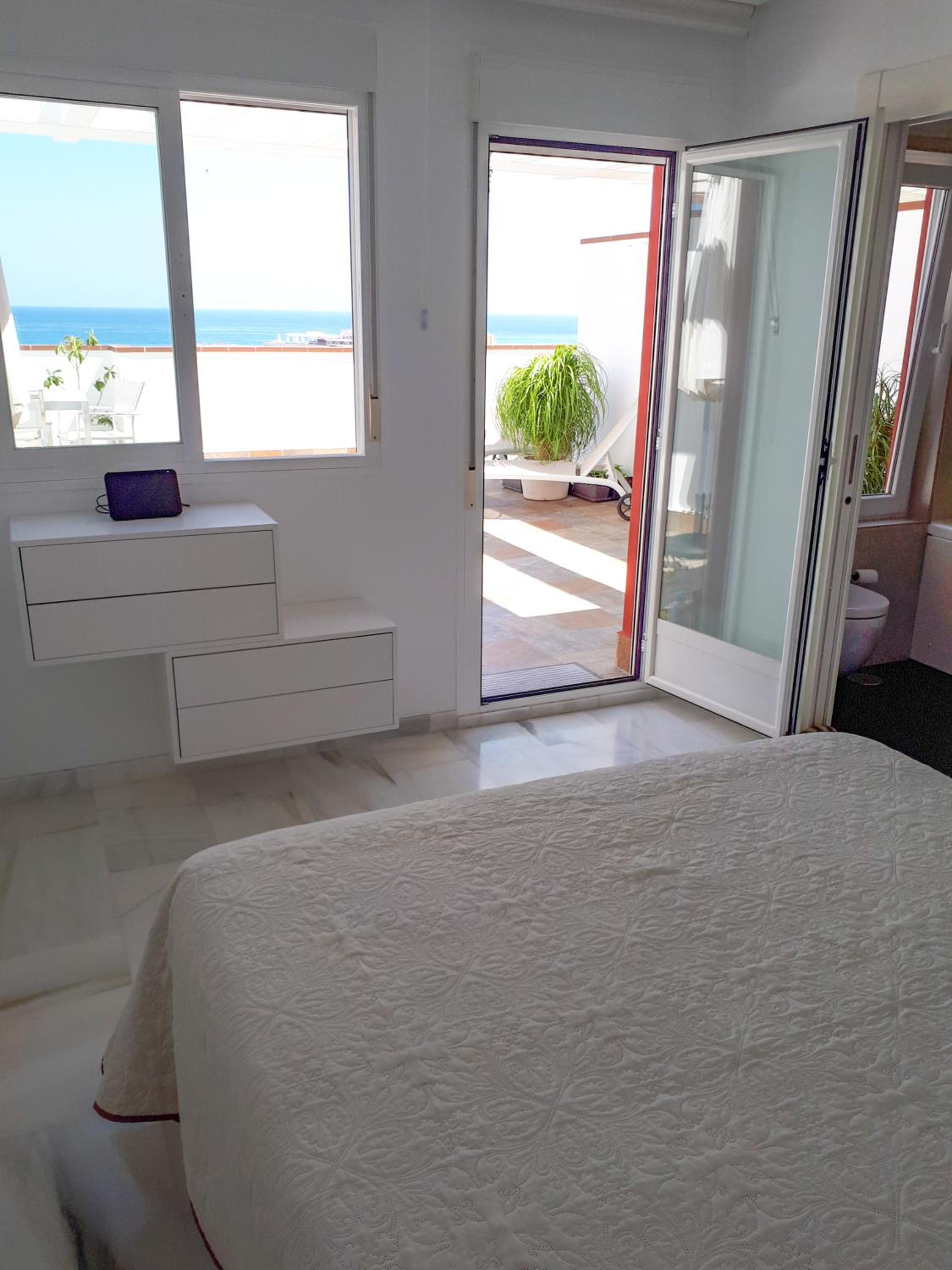 Atico Duplex con vistas al mar. Dos plazas de garaje view 4