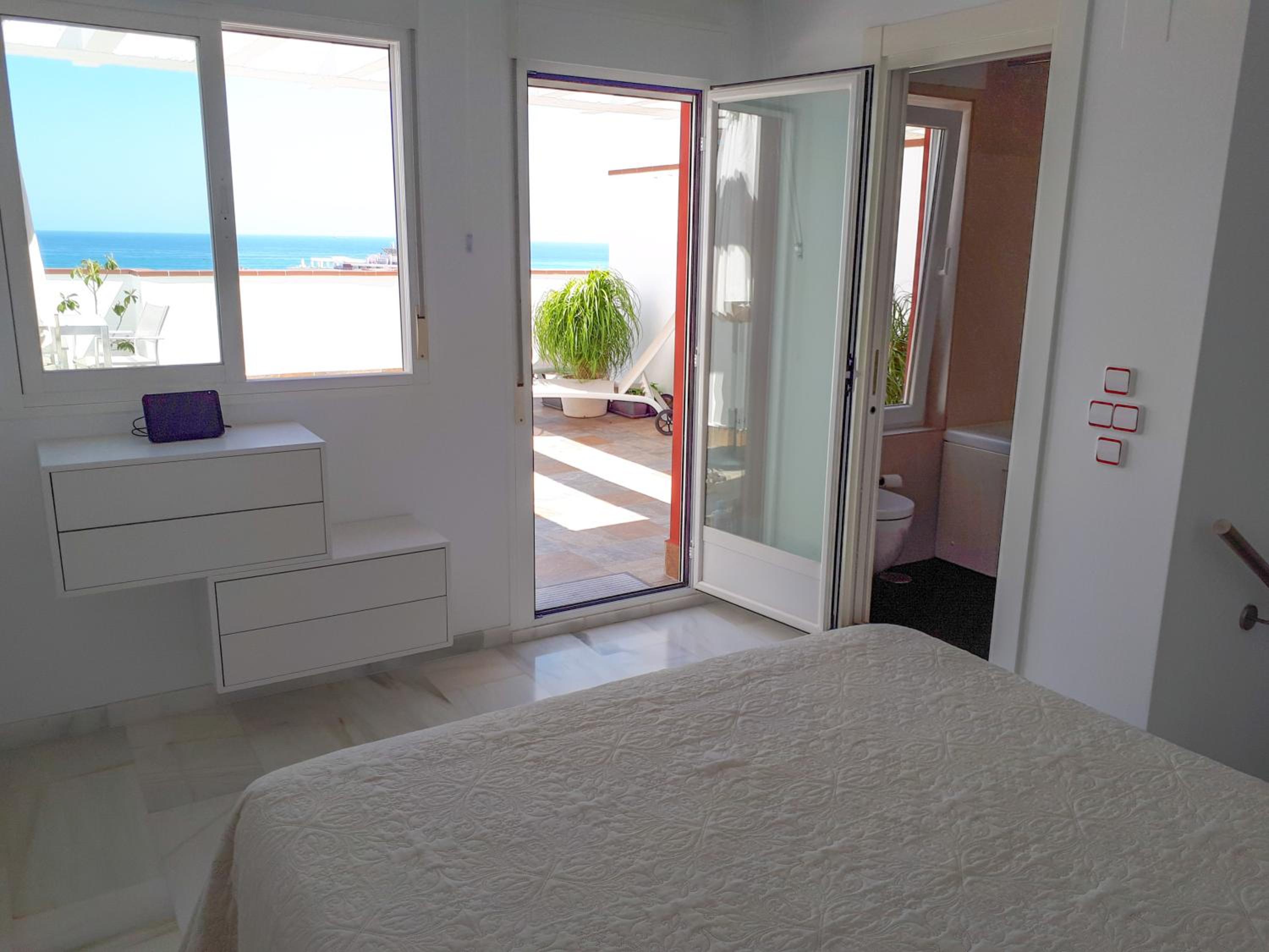 Atico Duplex con vistas al mar. Dos plazas de garaje view 5