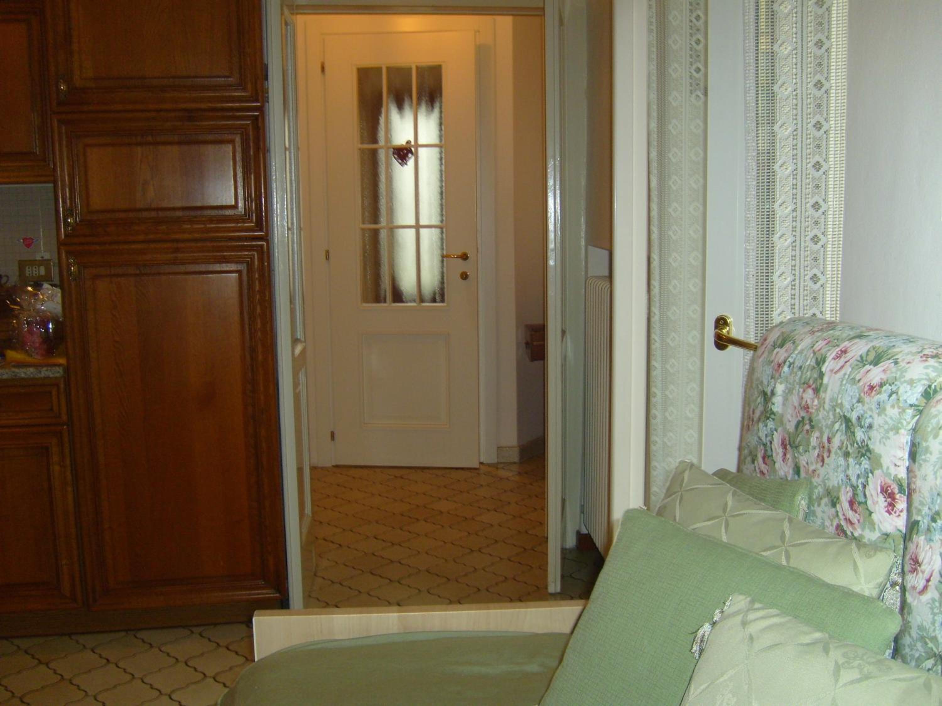 Bellagio Center Apartment n°12 view 4
