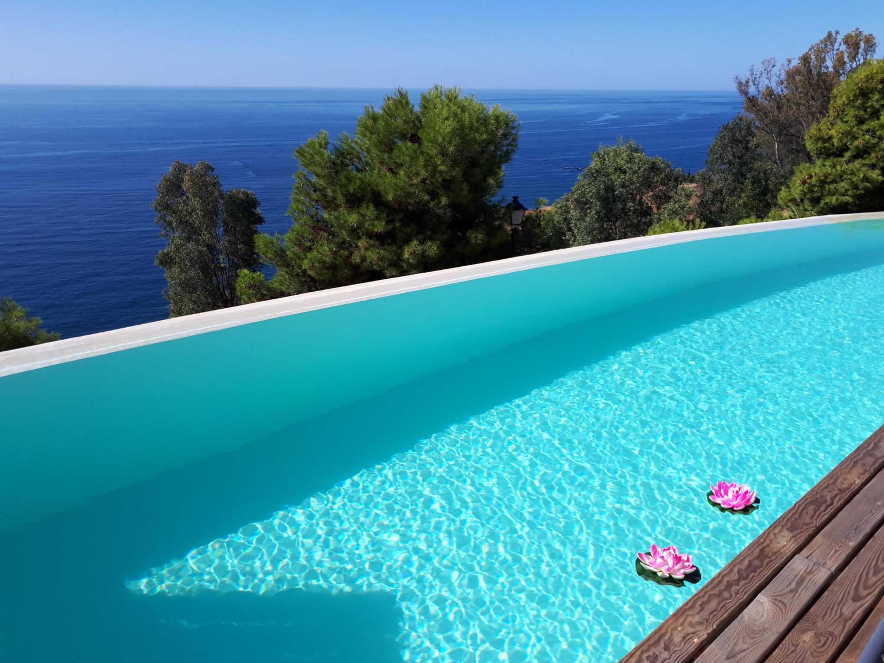 Hotel Villa Luxury Paradise - Image 1