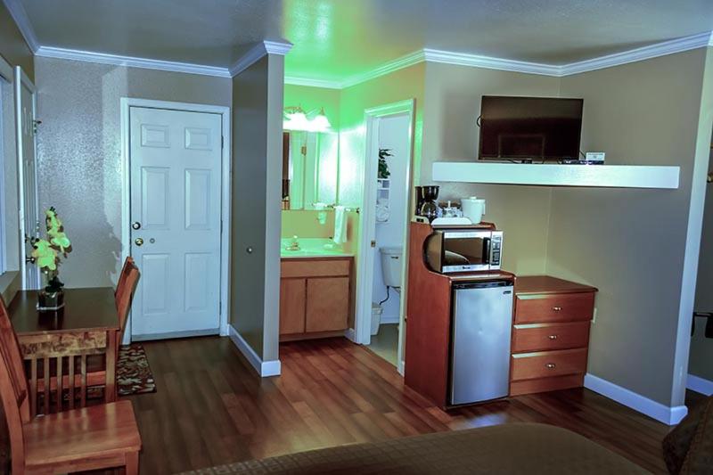 Maple Leaf Motel - Property Image 24