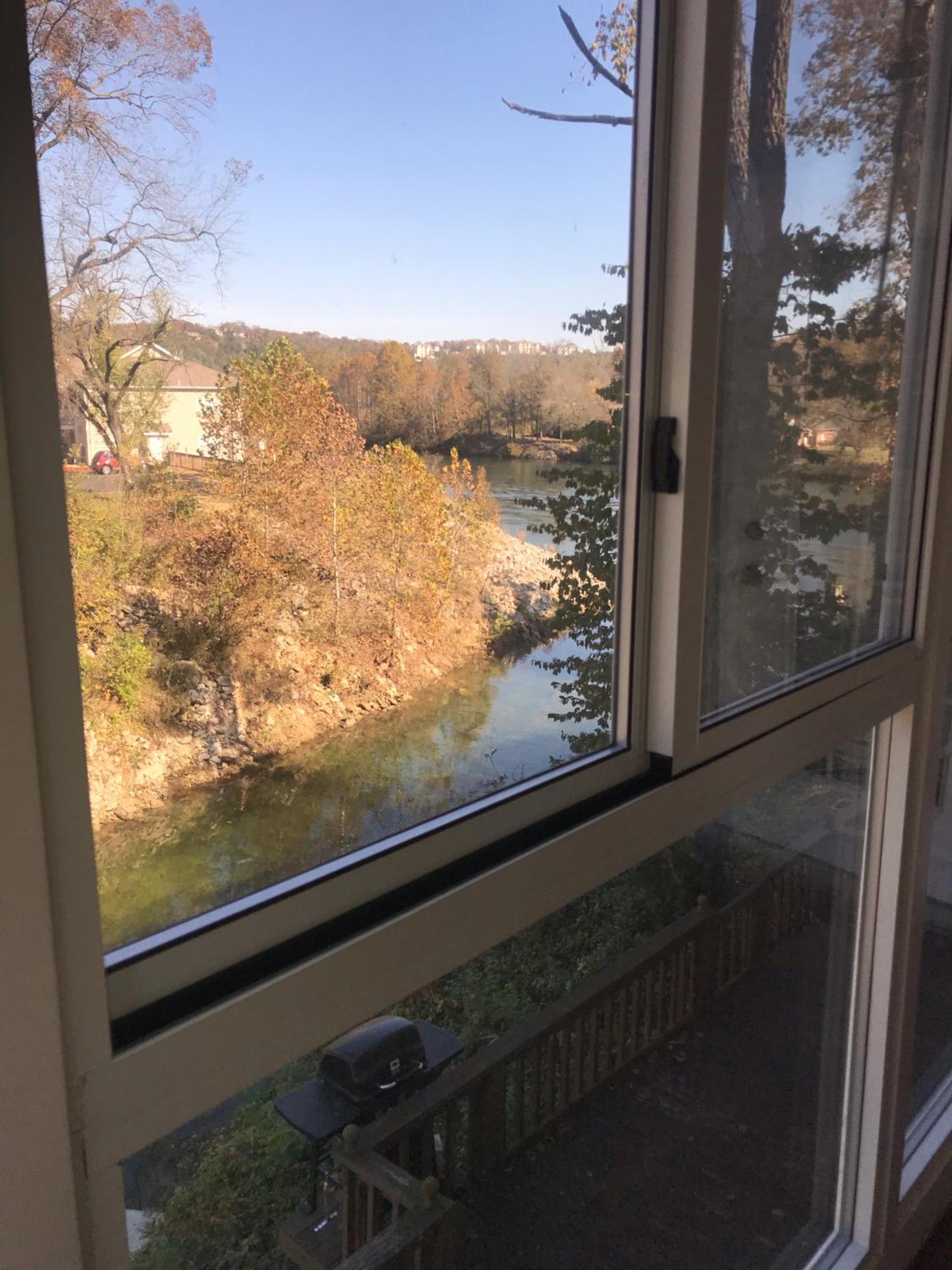 Lakeside Condo on Lake Taneycomo view 3