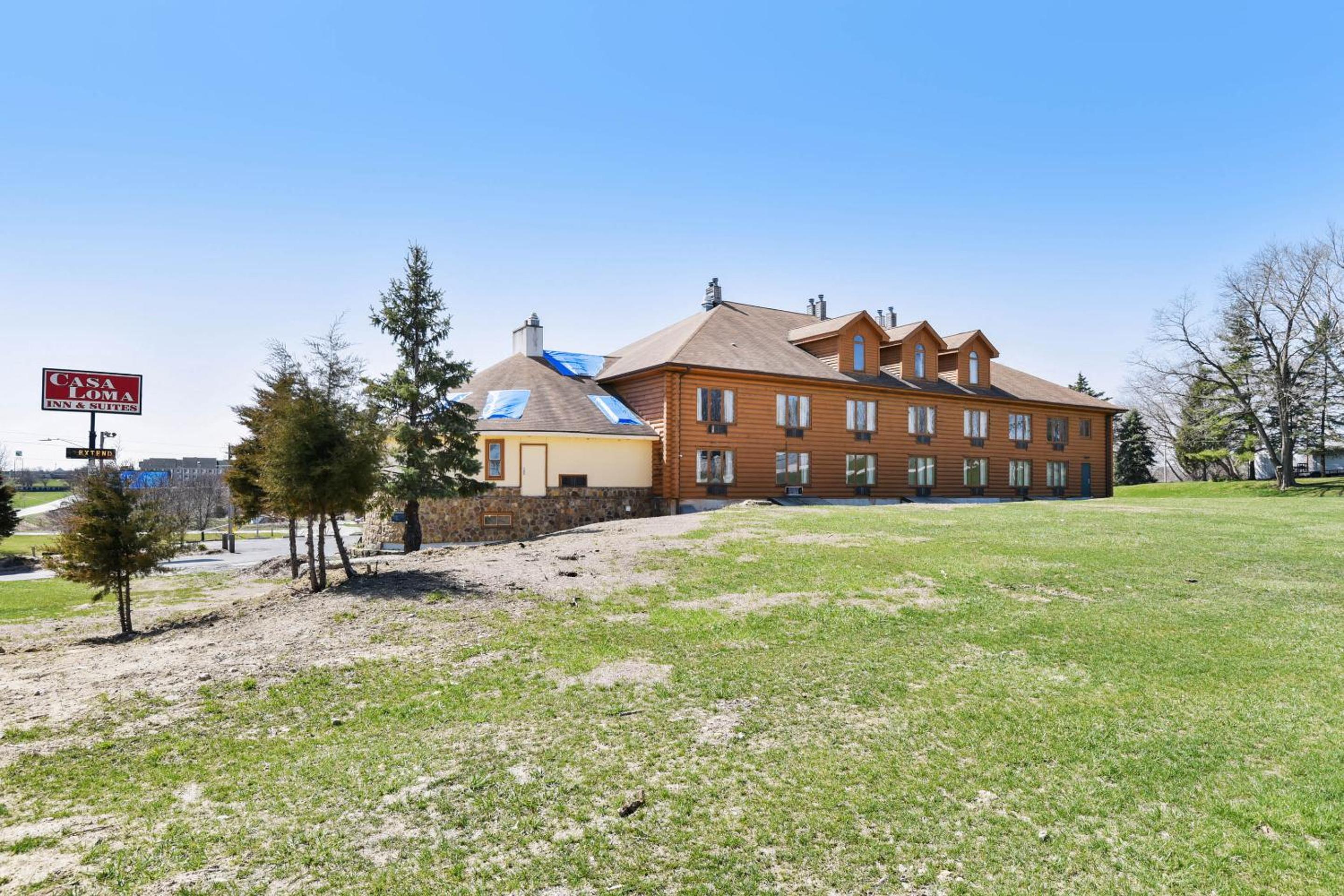 Hotel Casa Loma Inn & Suites by OYO Davenport IA near I-80