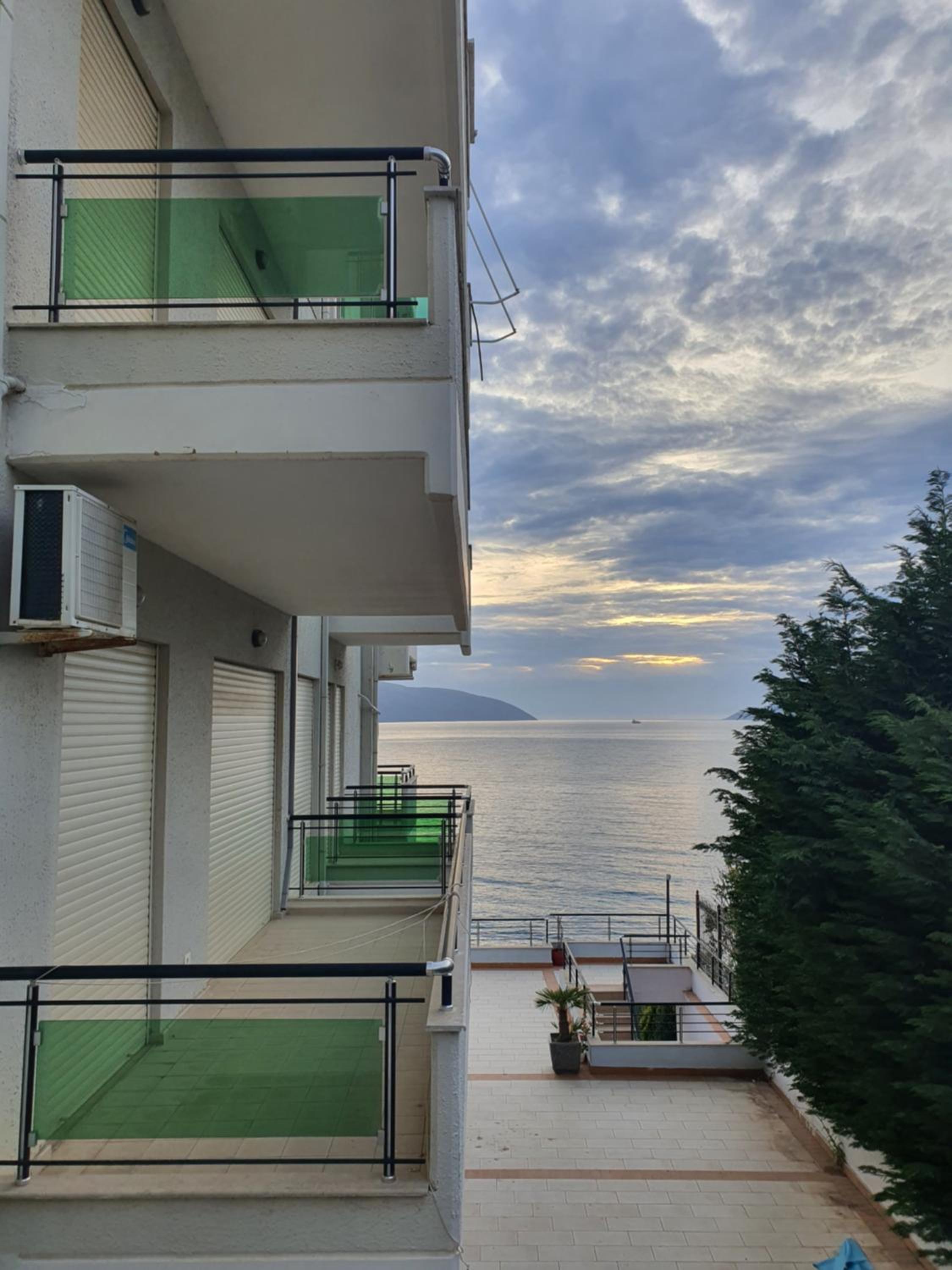 Deni Sea View Apartment