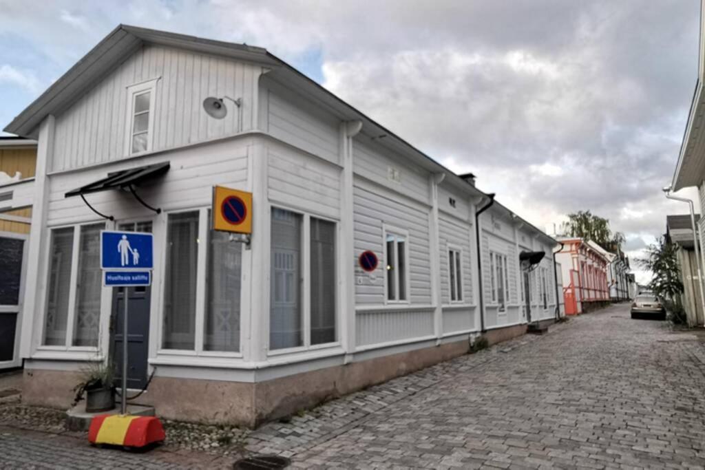 Luxury apartment In the middle Of old Rauma view 2
