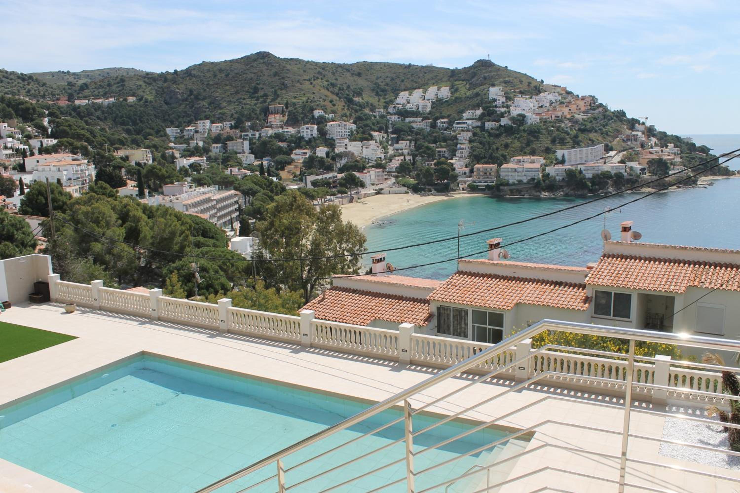 Agi Rodas Apartments