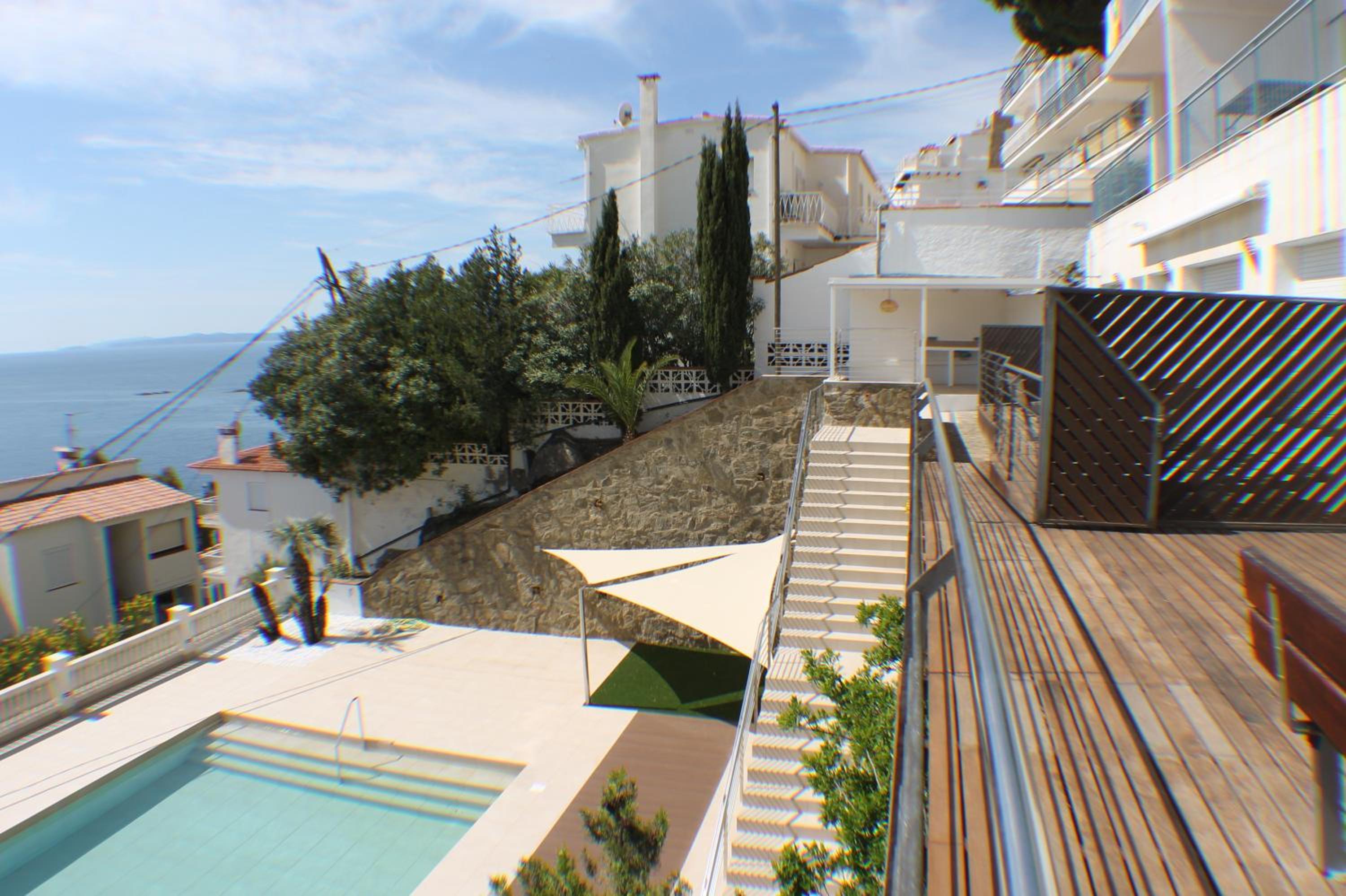 Agi Rodas Apartments