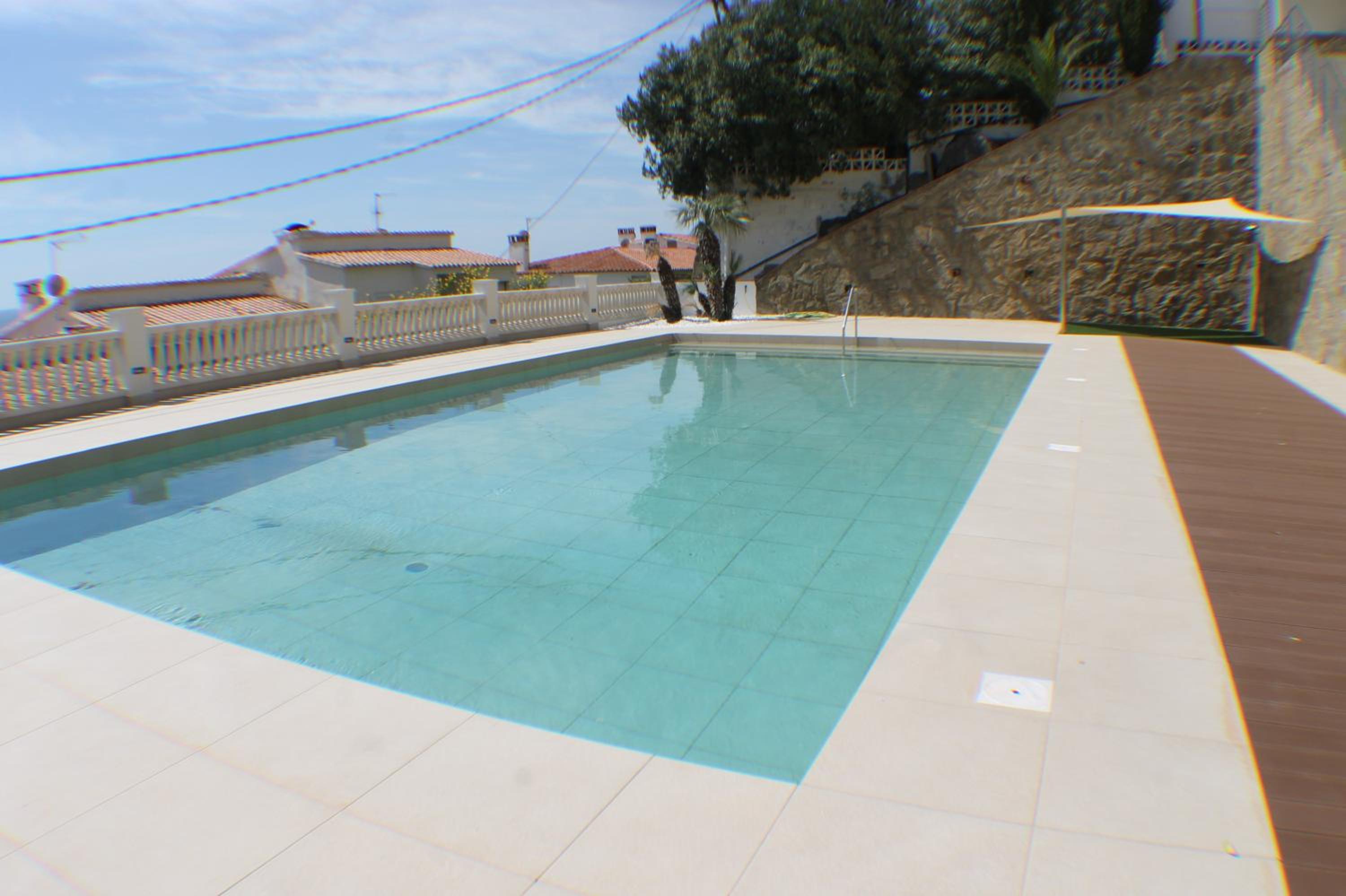 Agi Rodas Apartments