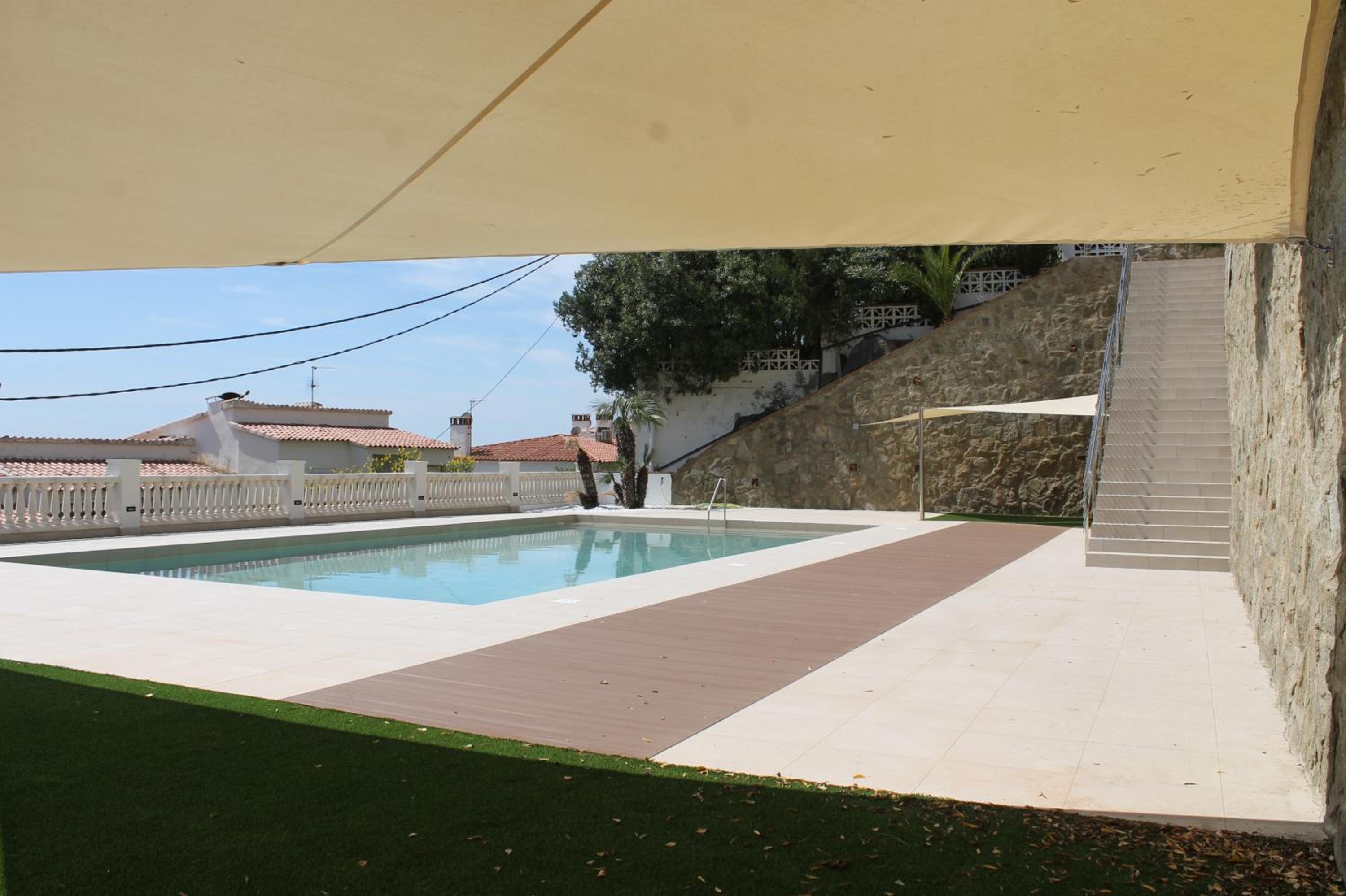 Agi Rodas Apartments