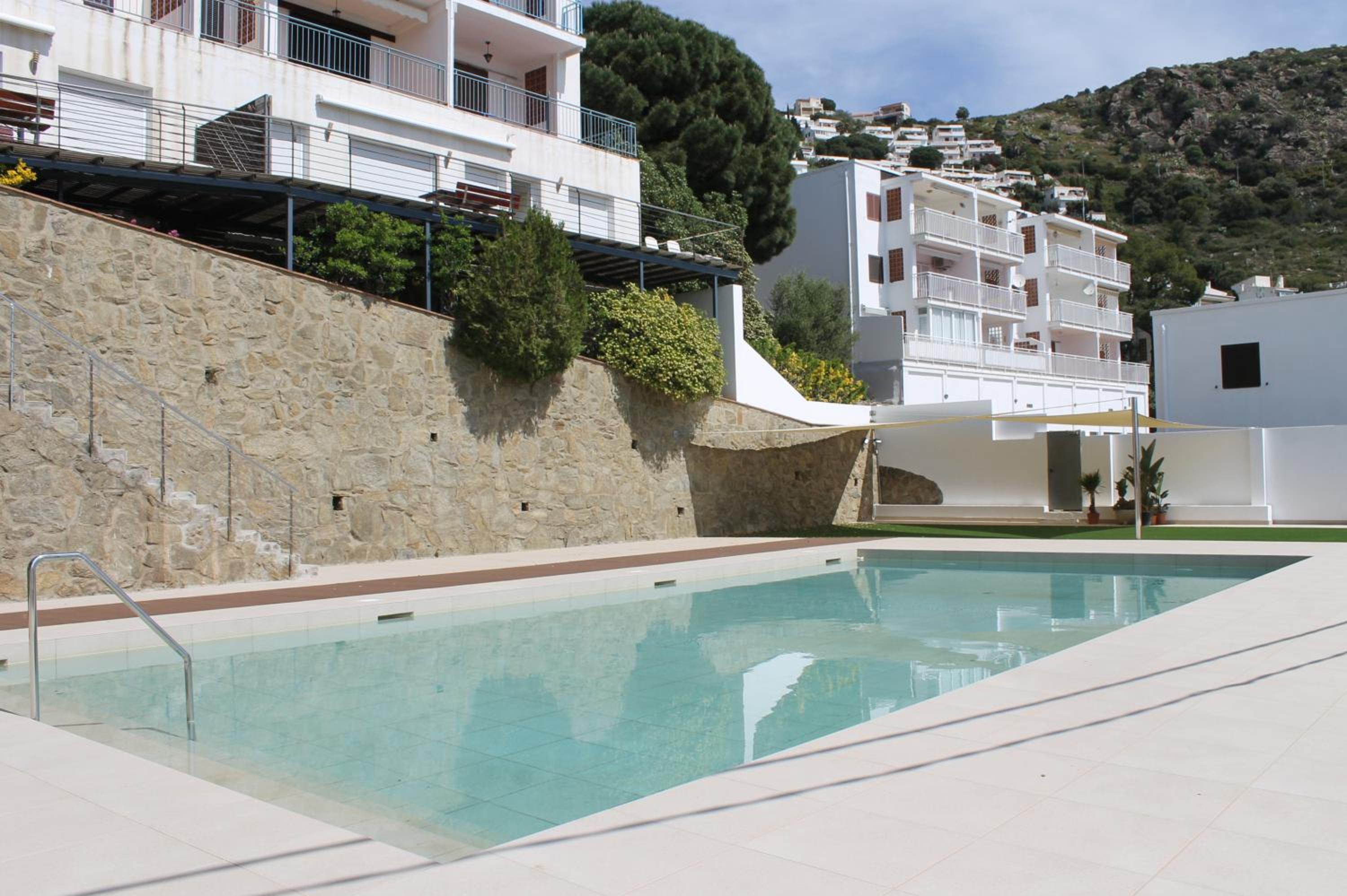 Agi Rodas Apartments