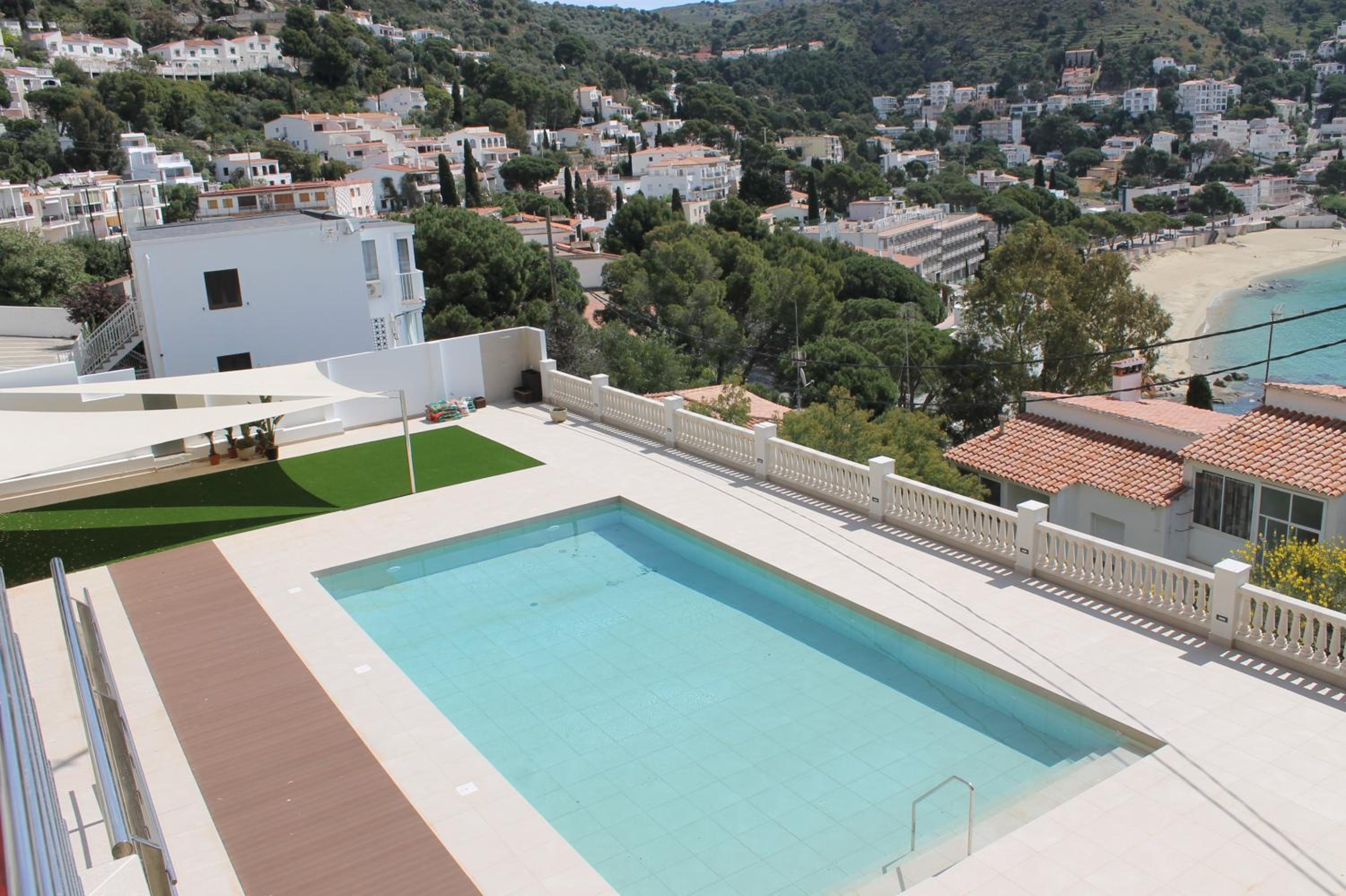 Agi Rodas Apartments