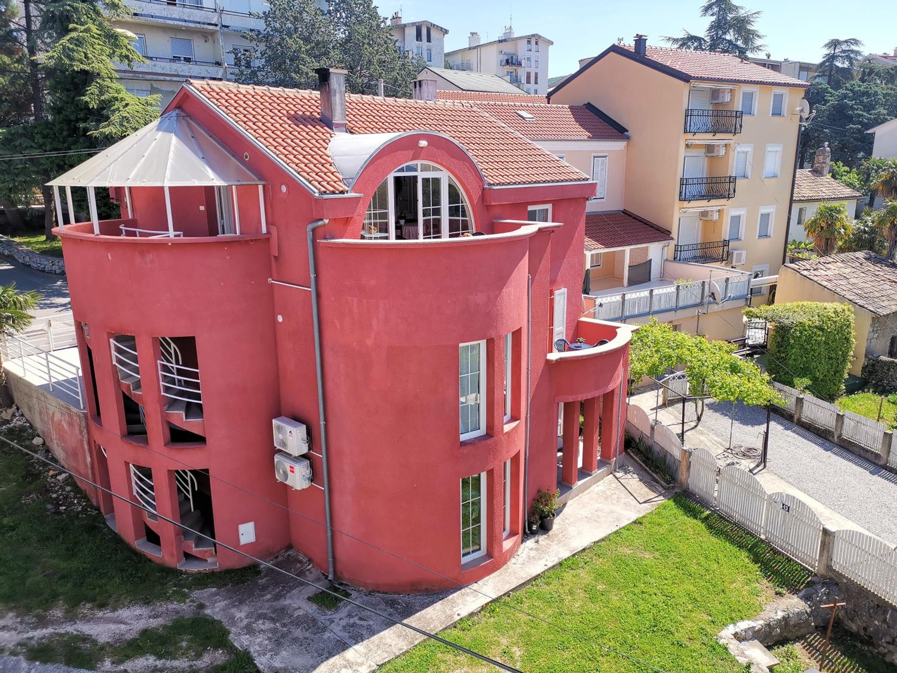VILLA ROUGE with private parking, AC, WiFi view 2