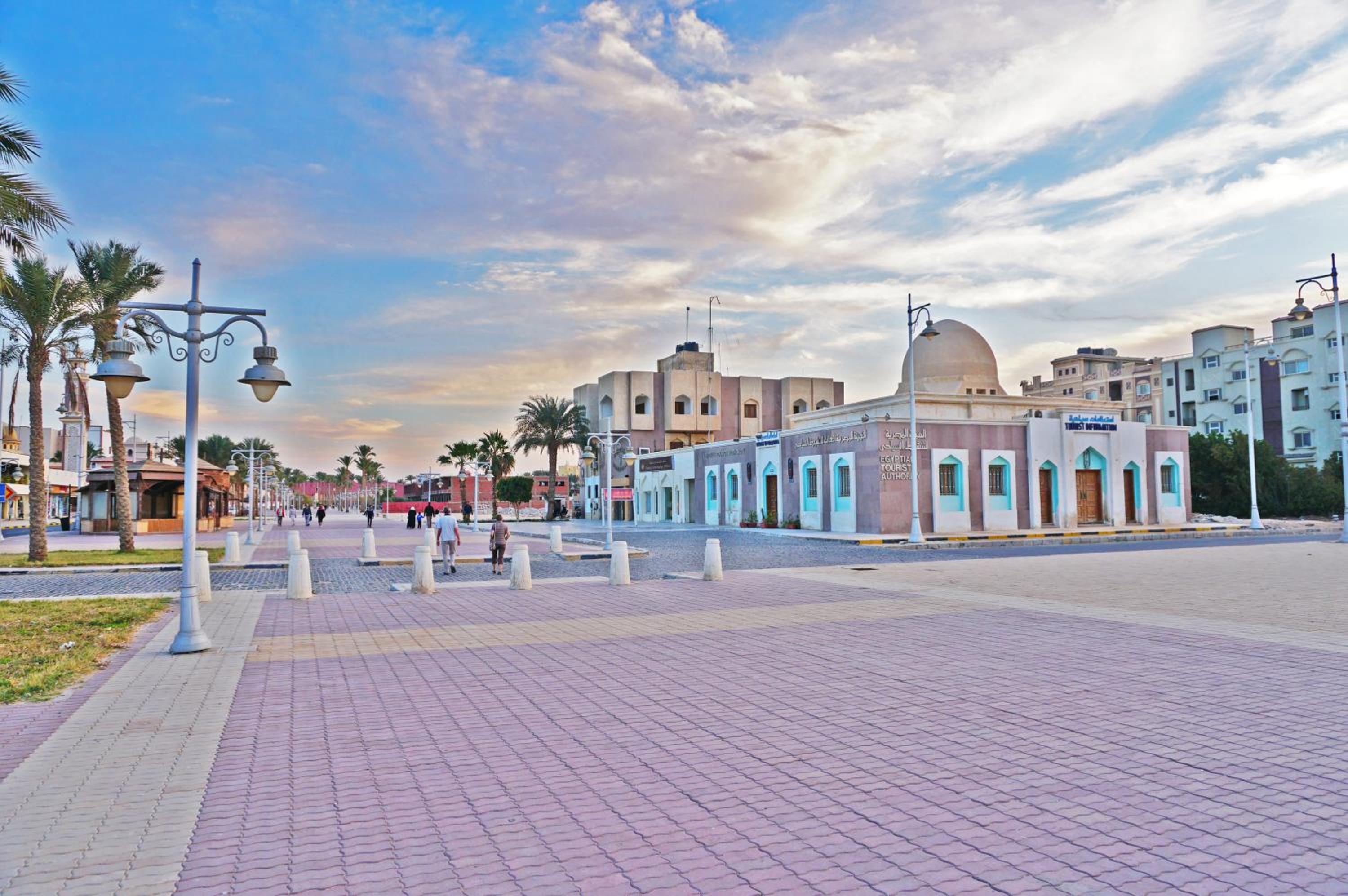 The Touristic Promenade Apartment
