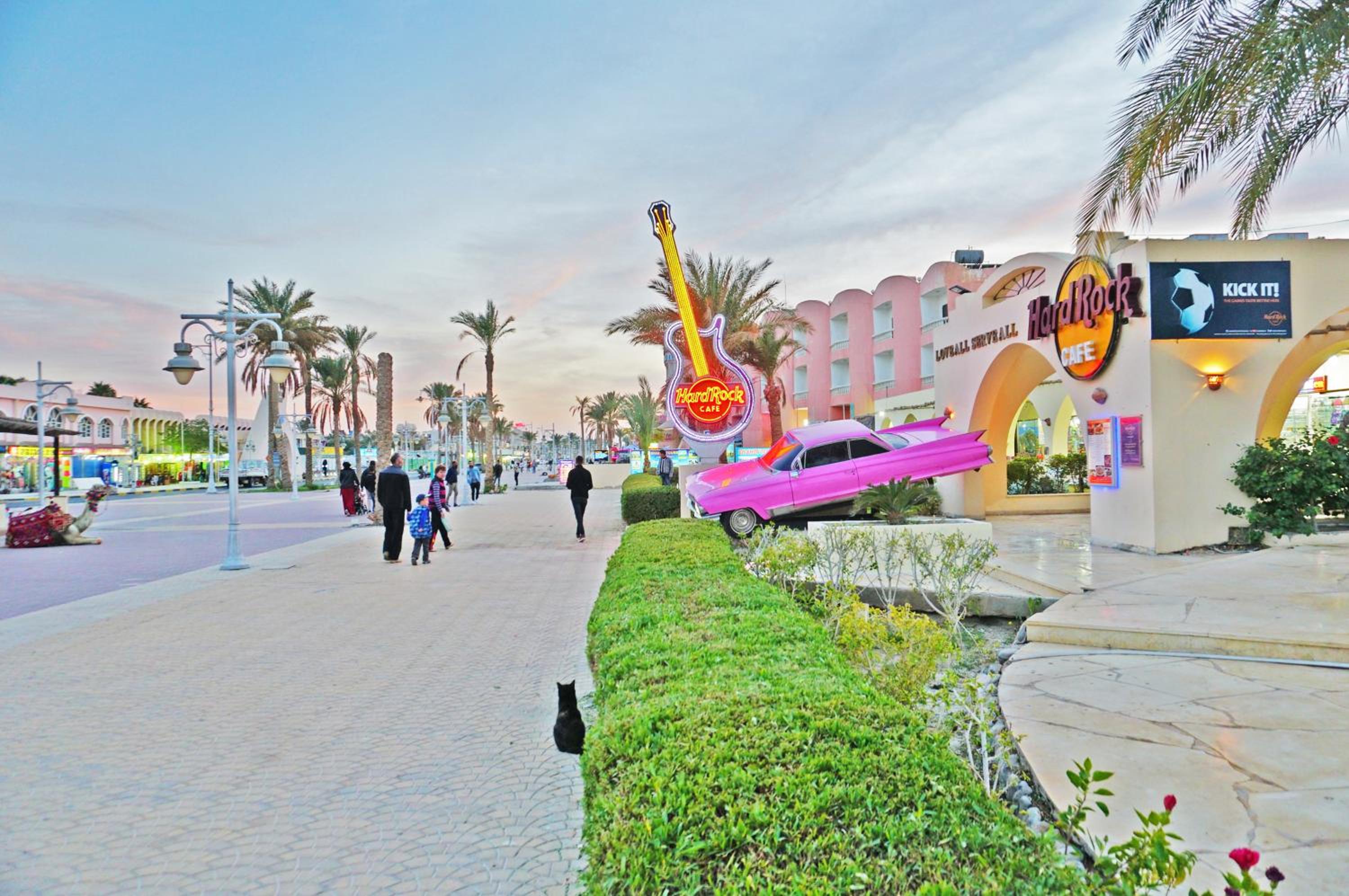 The Touristic Promenade Apartment