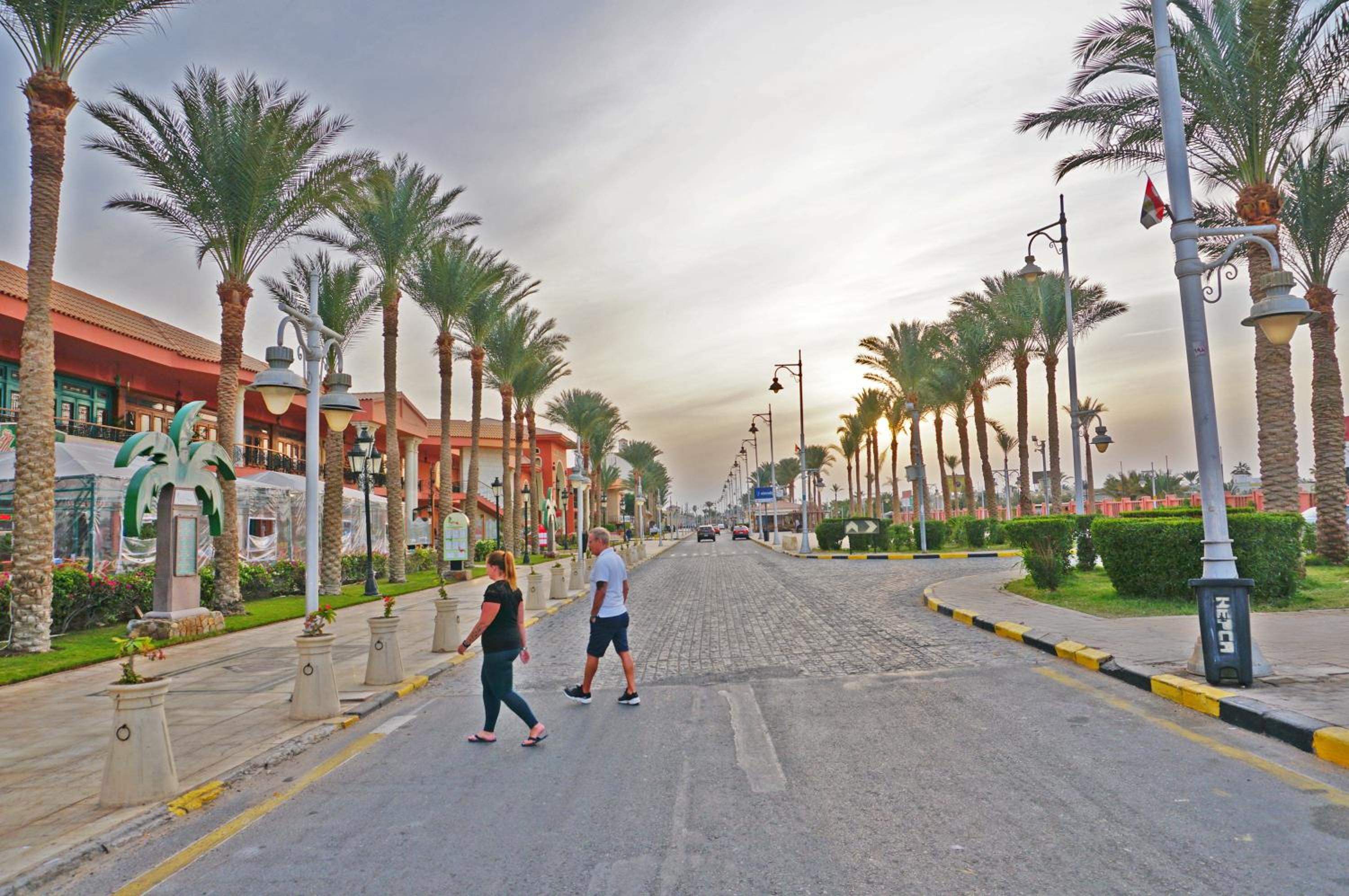 The Touristic Promenade Apartment
