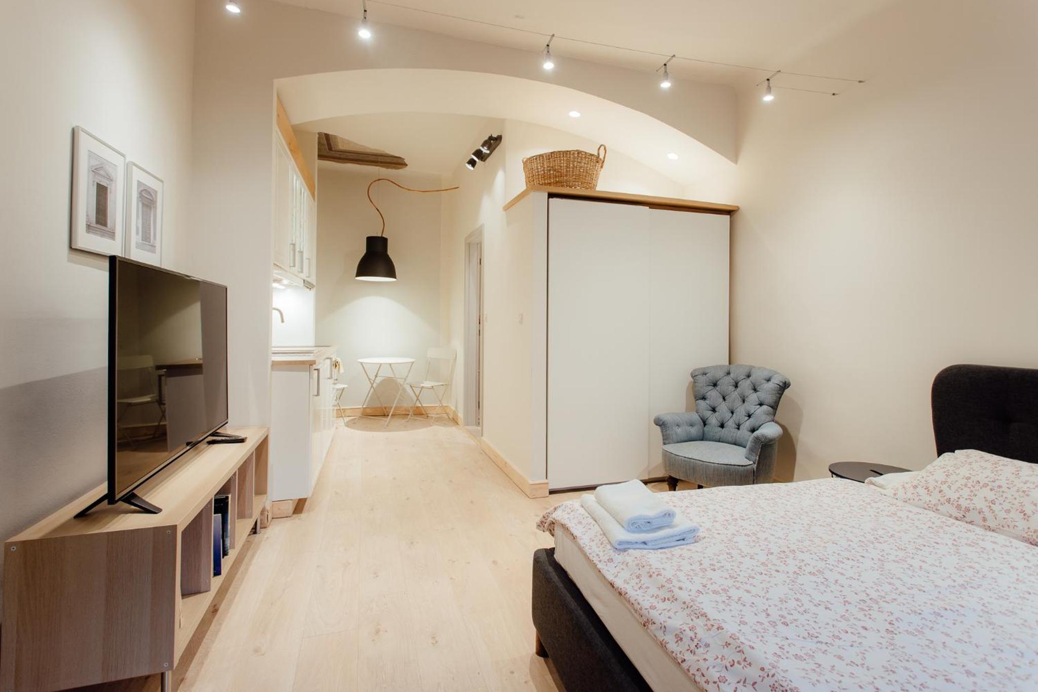 COMMODUS apartment IX view 2
