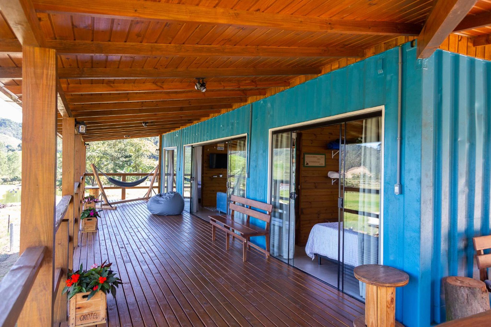 Casa Container - Pousada Container da Montanha AZUL