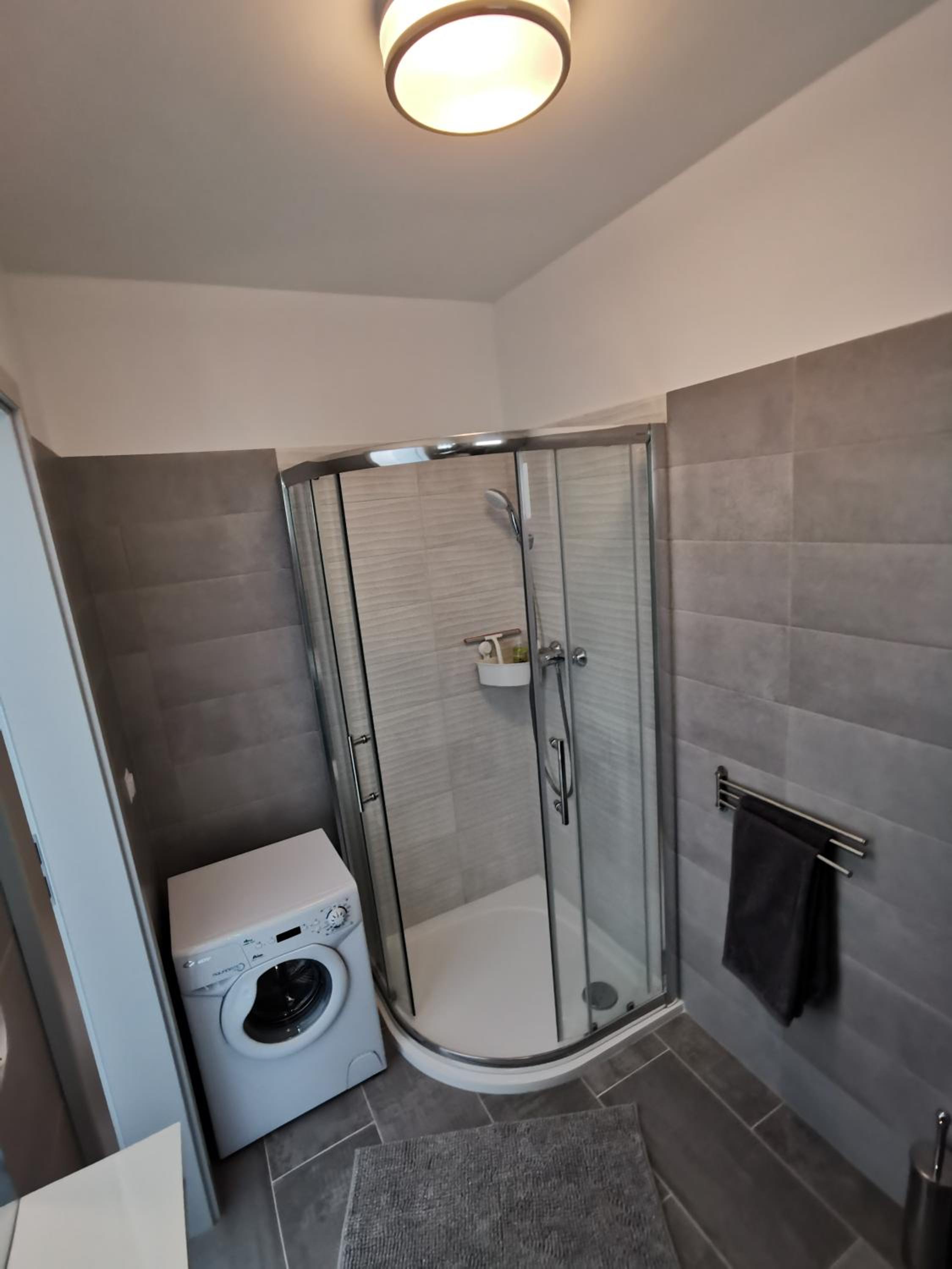 Antracit Apartman - Csendes belvárosi szállás, saját garázzsal view 4