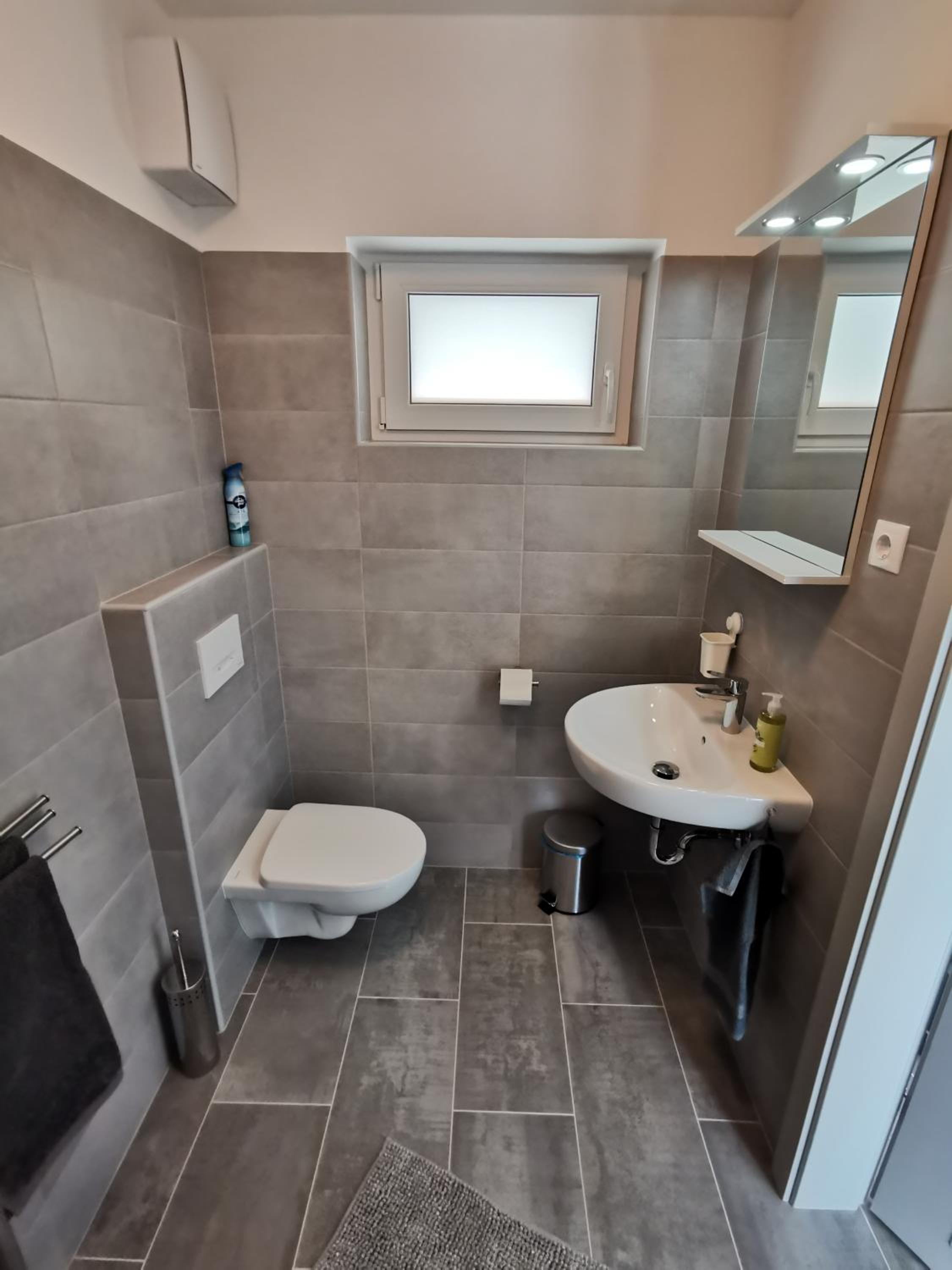 Antracit Apartman - Csendes belvárosi szállás, saját garázzsal view 5