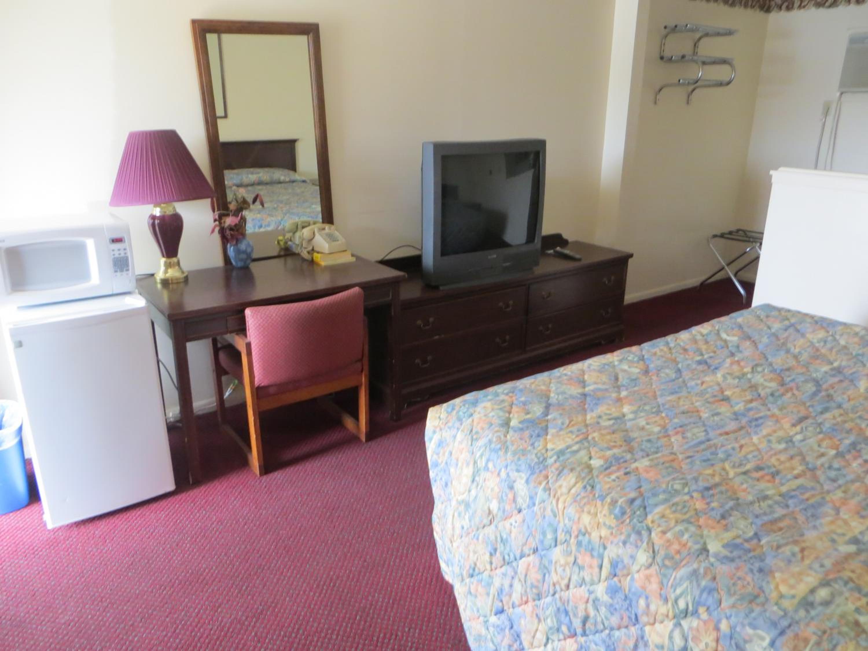 Traveler's Lodge view 4