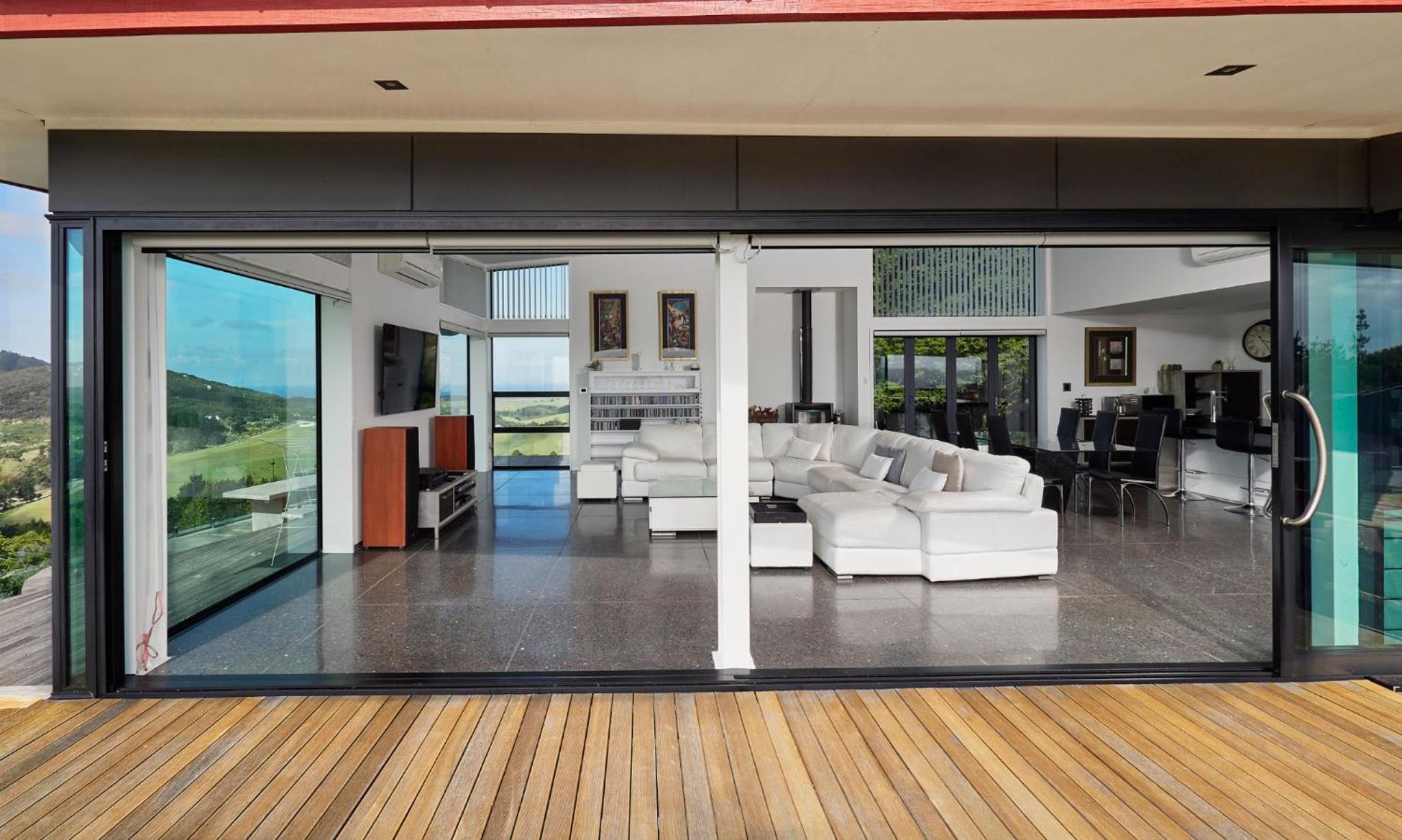 Parua Bay home with everything you'll need view 3
