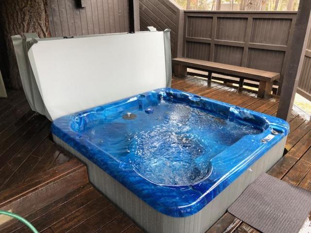3 Spyglass Home on Meadows Golf Course feature Brand New Hot Tub and Bikes
