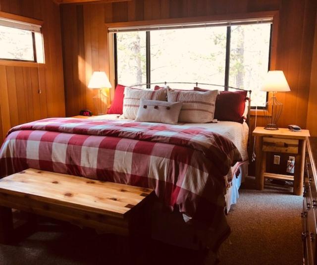 22 Rogue Home with Private Hot Tub, BBQ, and Game Room