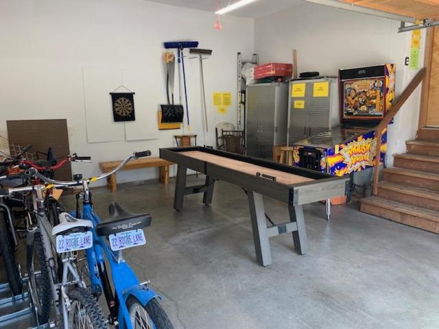22 Rogue Home with Private Hot Tub, BBQ, and Game Room
